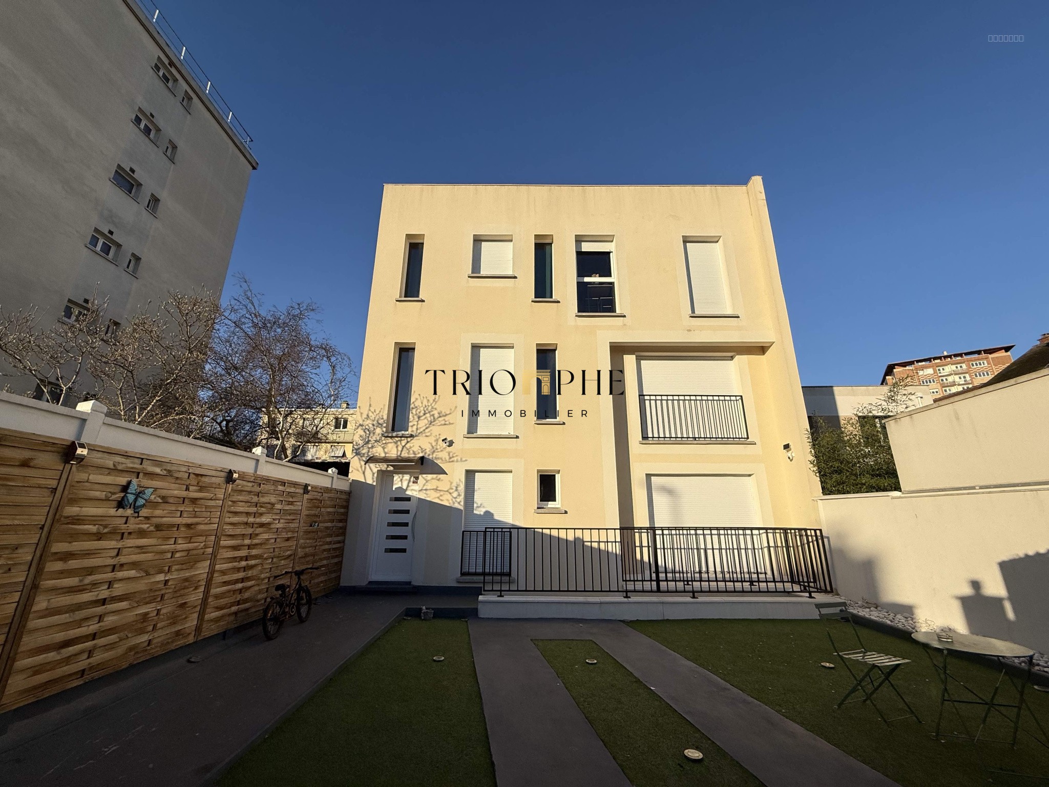 Immeuble à Montreuil 234,60 m2 13 pièces Idéal Investissement Airbnb — photo 1