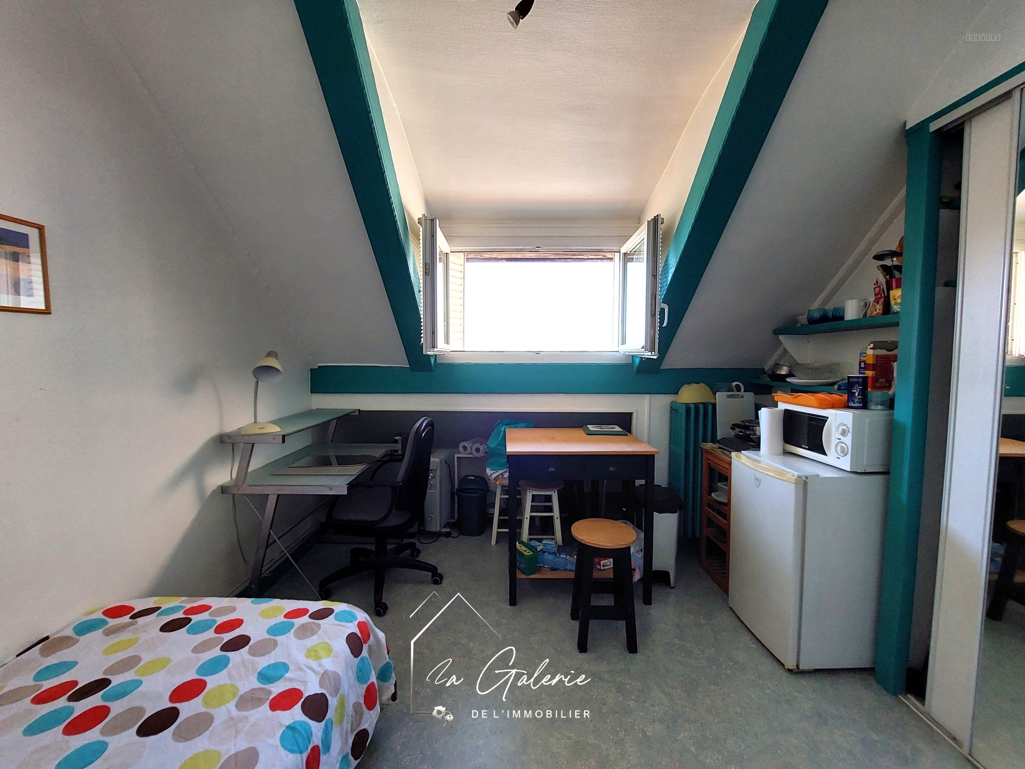 DEUX CHAMBRES DE BONNE — photo 3