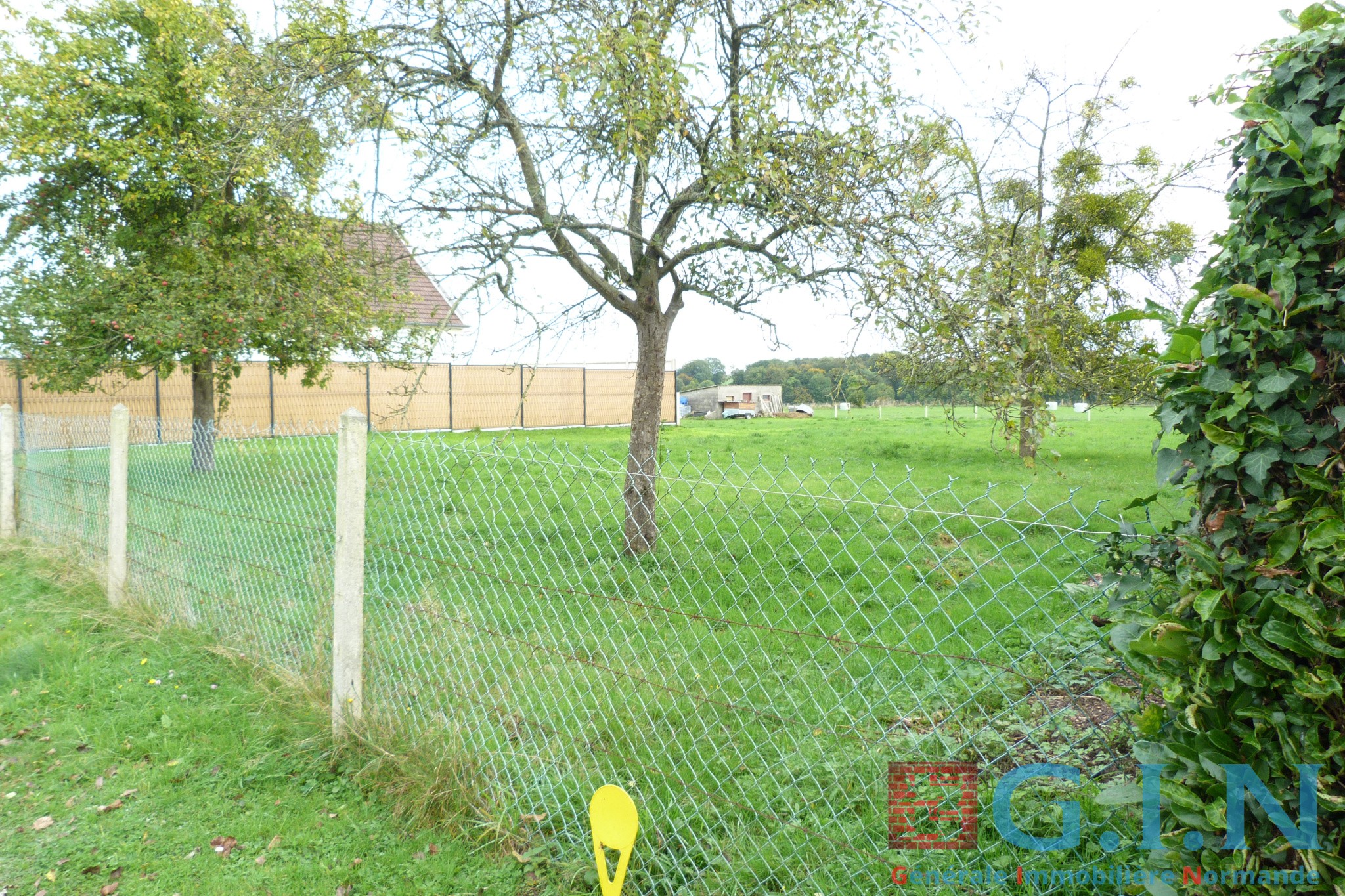 Bien immobilier à vendre à Duclair, 1 252 m² – photo 1 sur 5