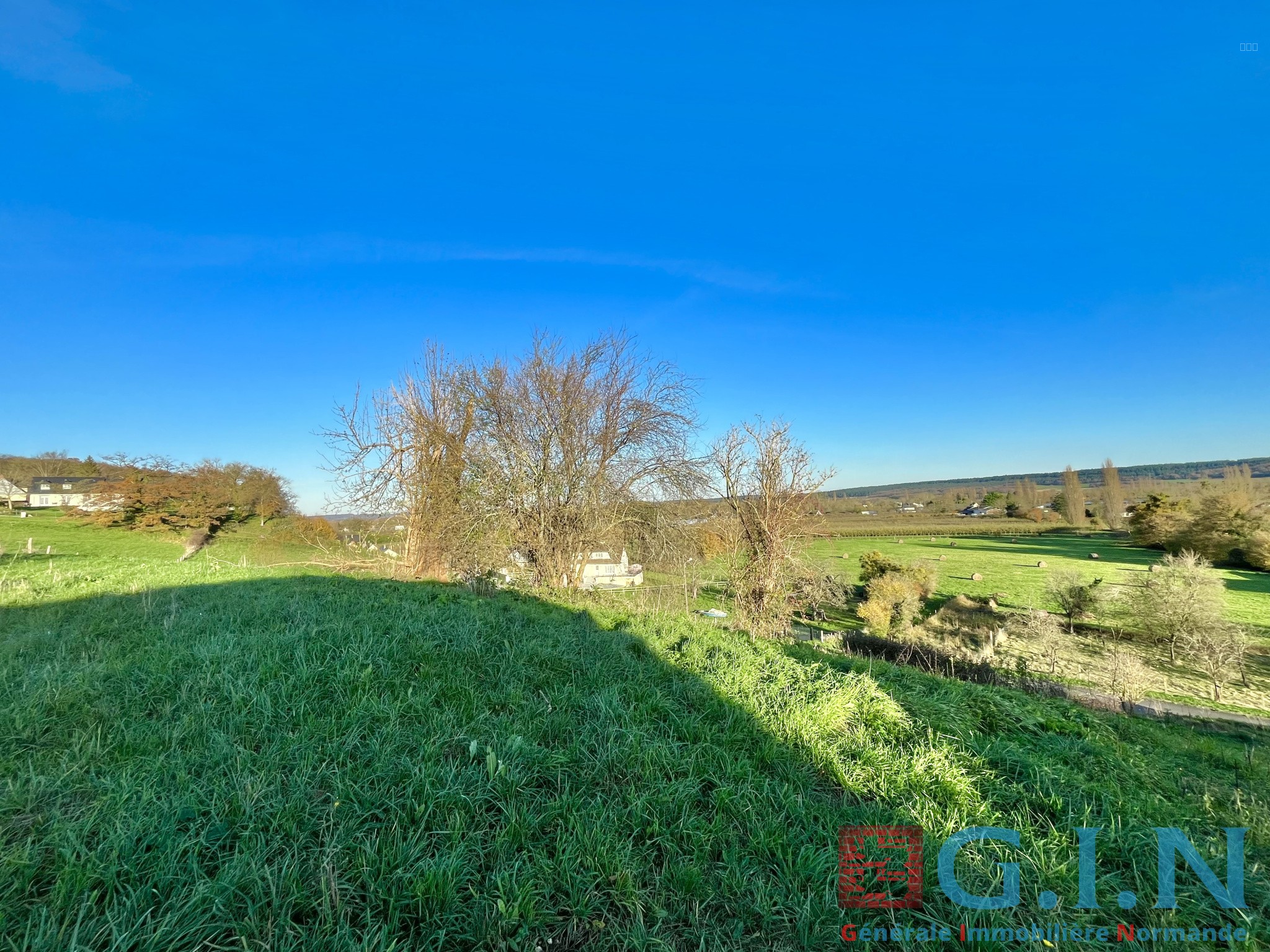 Bien immobilier à vendre à Le mesnil sous jumieges, 888 m² – photo 1 sur 3