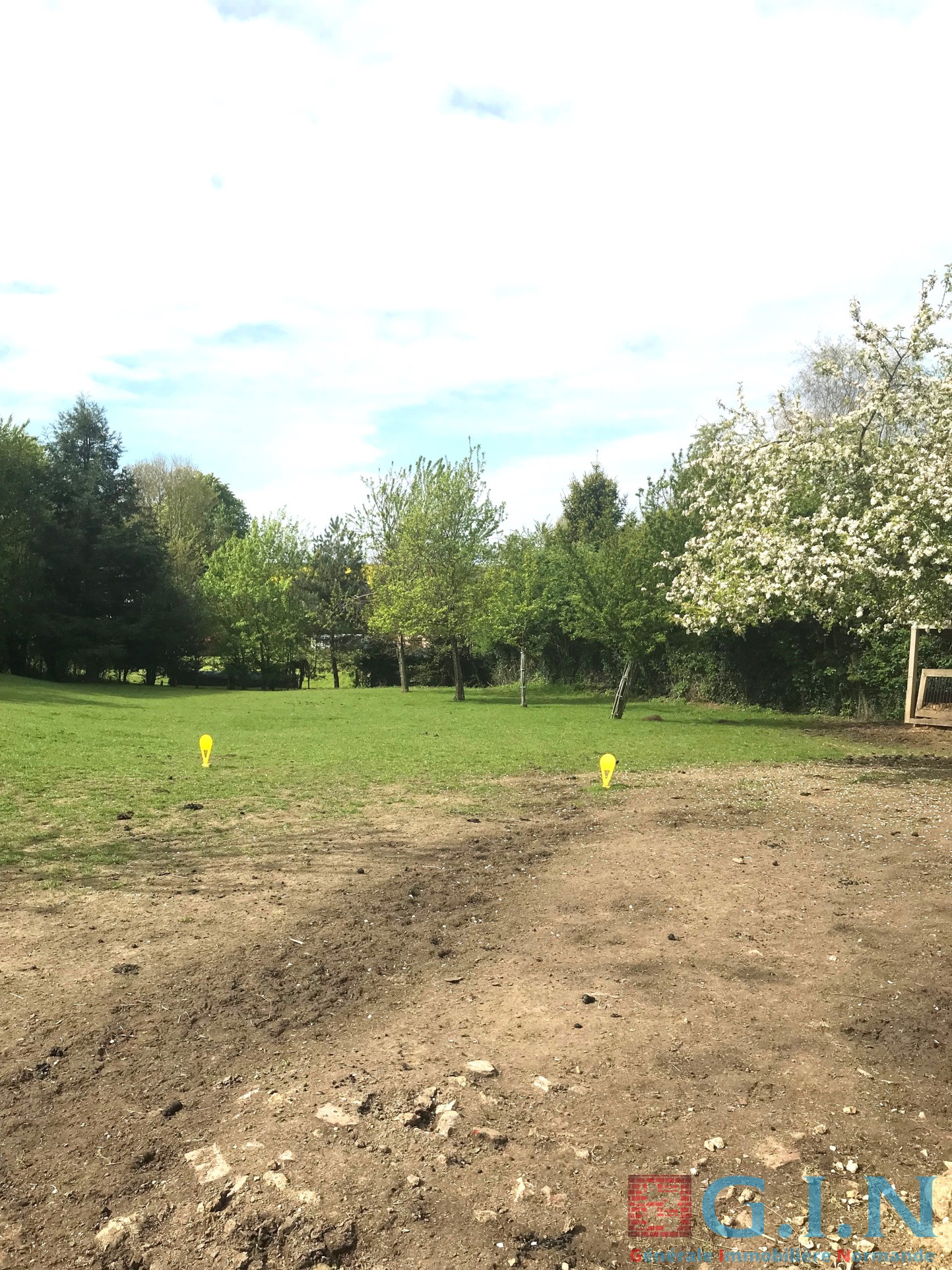 Bien immobilier à vendre à Le bocasse, 1 387 m² – photo 3 sur 3