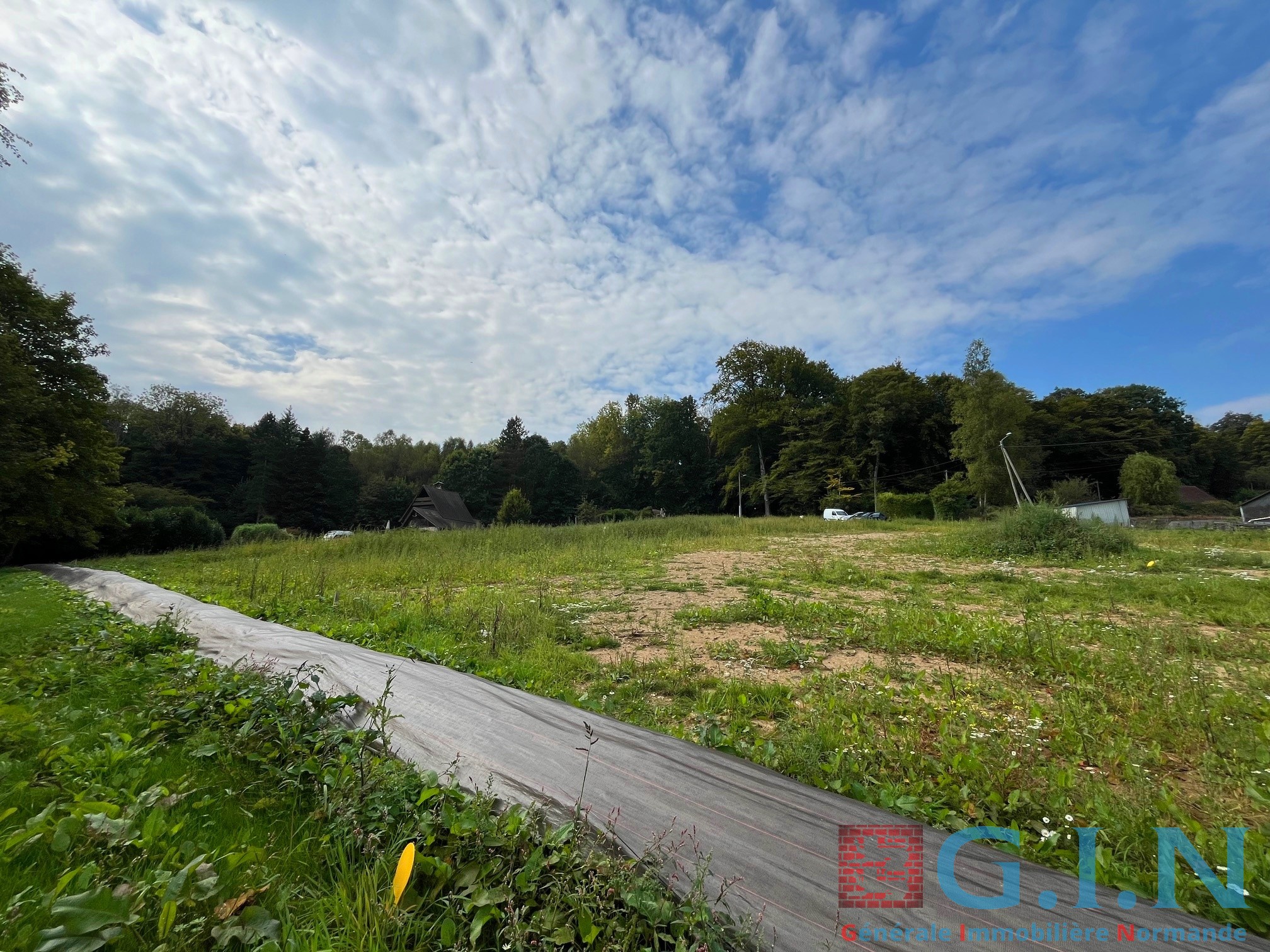 Bien immobilier à vendre à Cleres, 525 m² – photo 1 sur 6