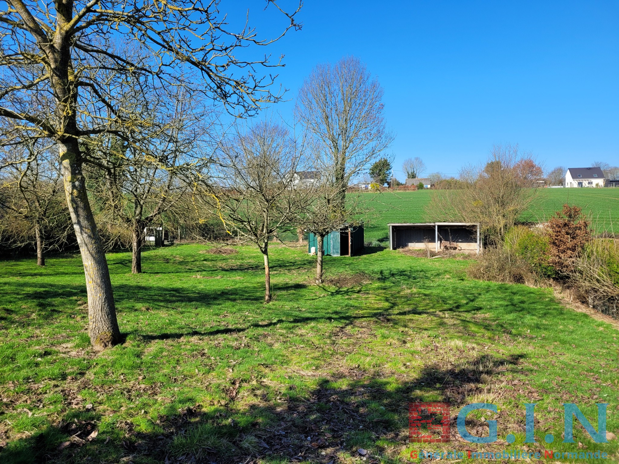 Bien immobilier à vendre à Routot, 1 375 m² – photo 1 sur 6