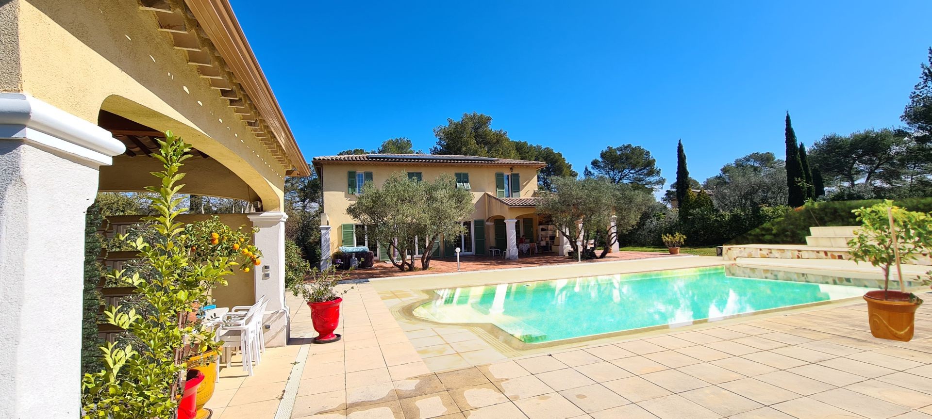 Maison à vendre à Le cannet des maures, 218 m², 9 pièces – photo 1 sur 14