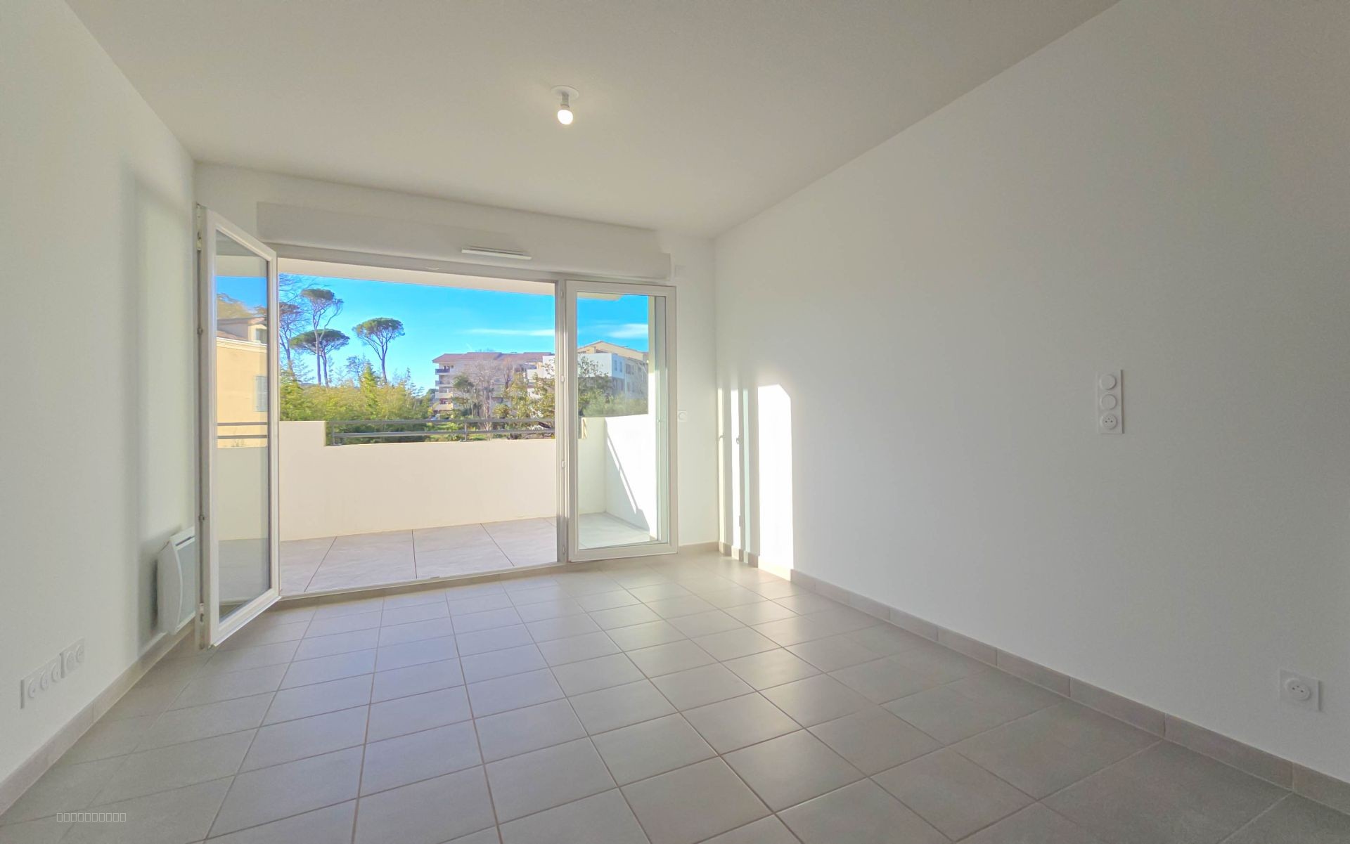 Appartement à vendre à Le muy, 1 124 m², 2 pièces – photo 2 sur 9