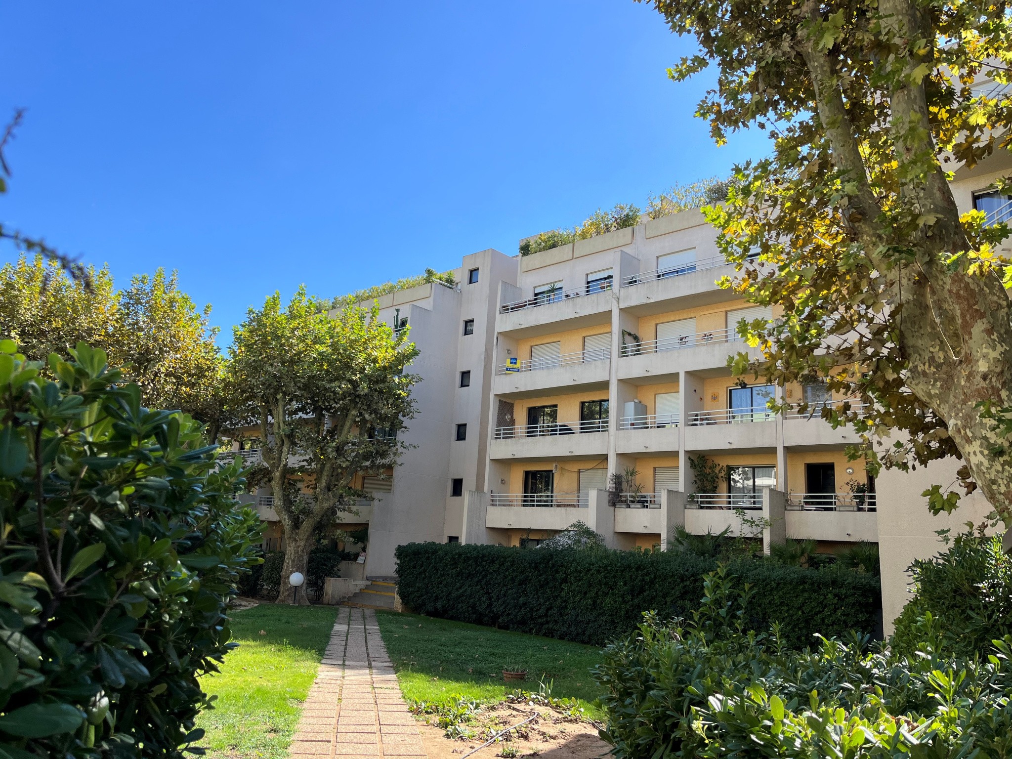 VASTE T2 AVEC TERRASSE SUD ET PARKING ... — photo 7