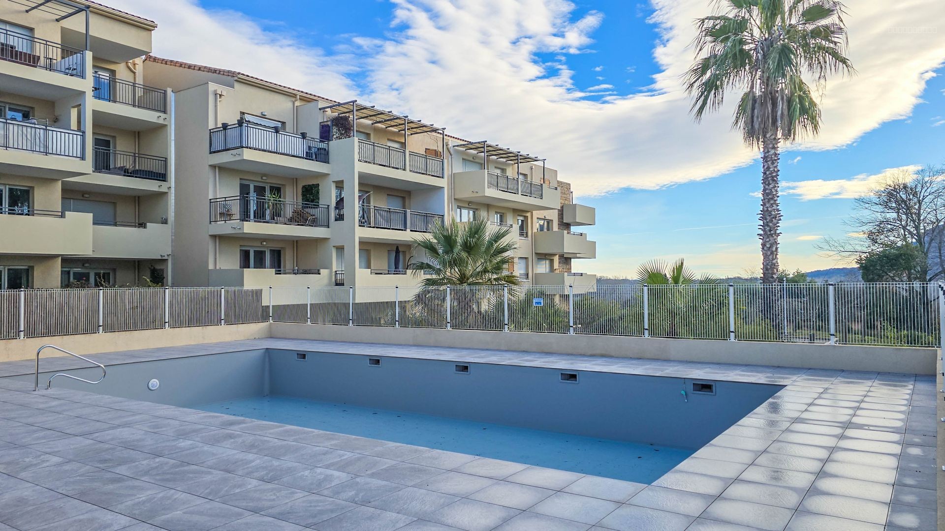 Appartement à vendre à Le muy, 1 124 m², 2 pièces – photo 1 sur 9