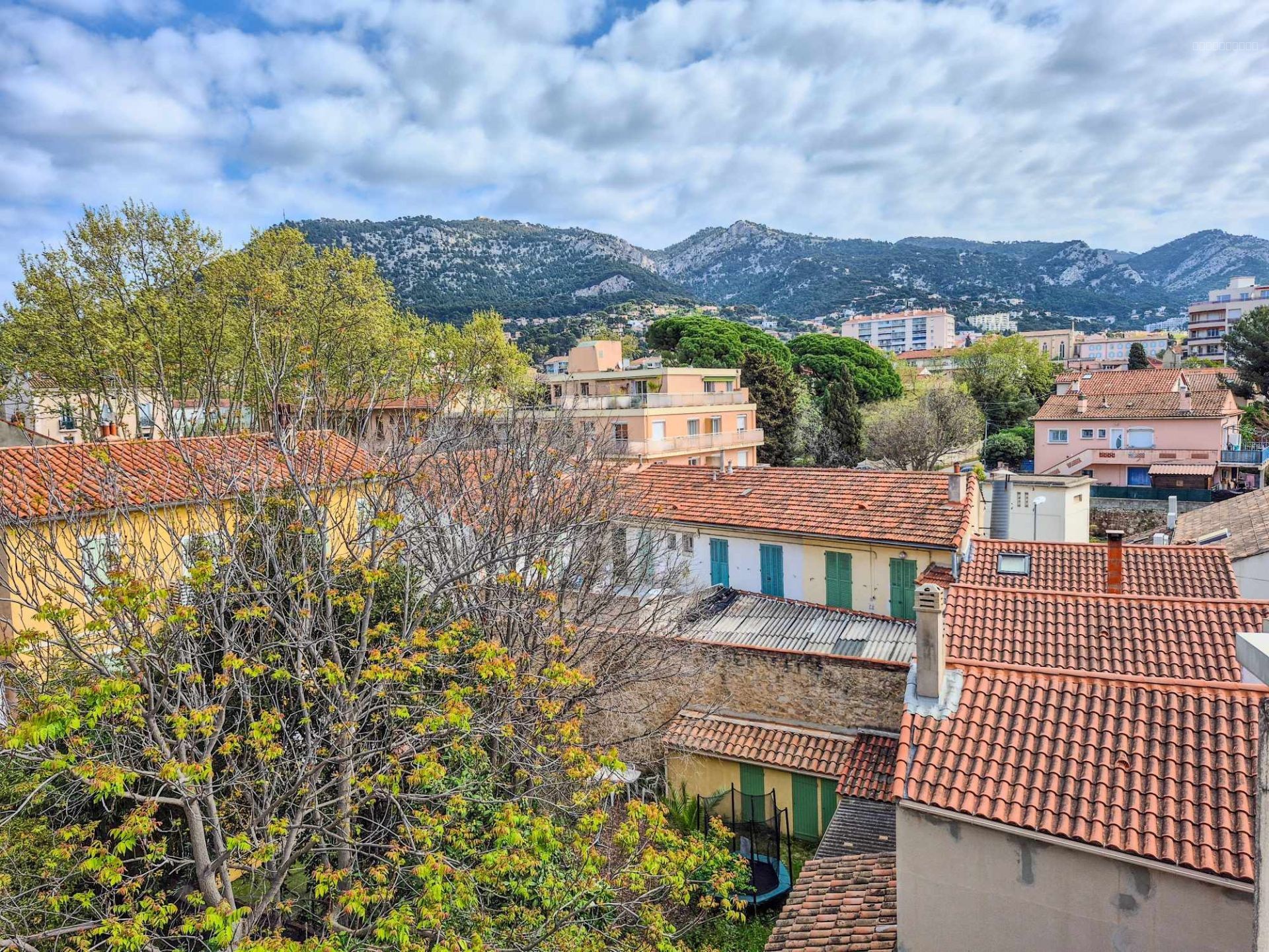Appartement à vendre à Toulon, 475 m², 2 pièces – photo 1 sur 7