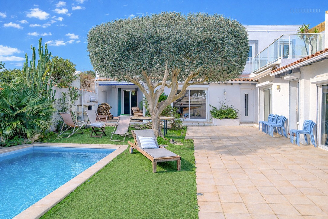 Maison à vendre à Marseille, 200 m², 8 pièces – photo 1 sur 19