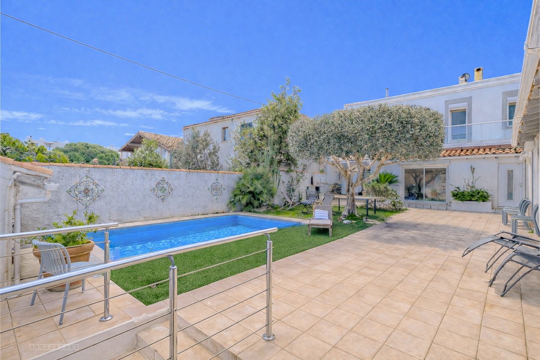 Maison à vendre à Marseille, 200 m², 8 pièces – photo 2 sur 19