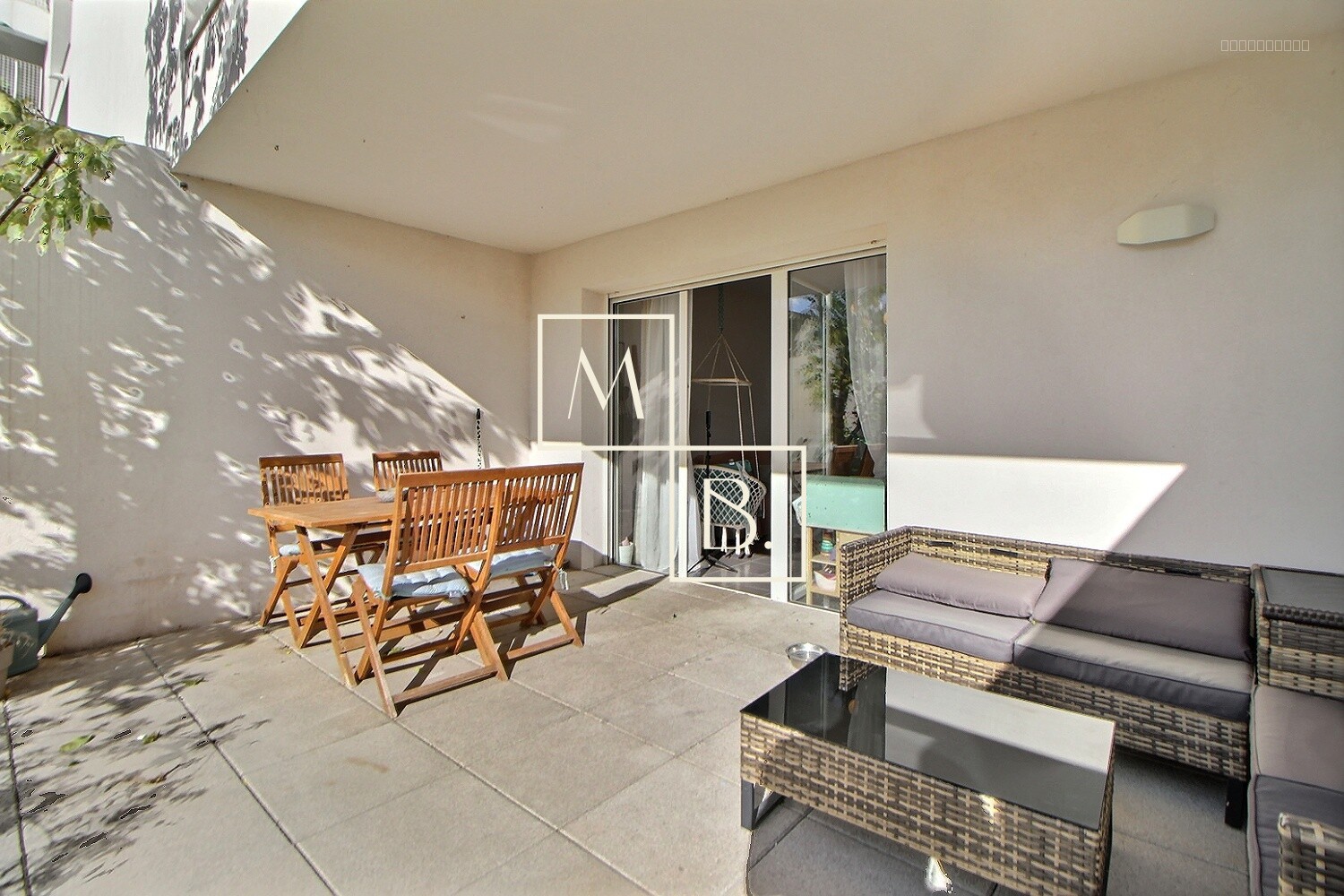 OVALIE, Appartement duplex T4 de 91m2 rez-de-jardin, terrasse et parking privatif en sous-sol. — photo 1