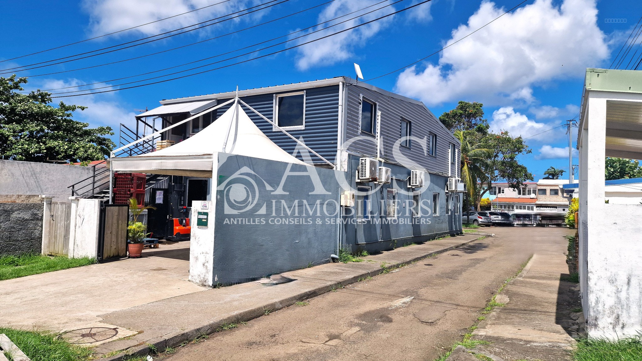 Bien immobilier à vendre à Fort de france, 236 m² – photo 1 sur 1