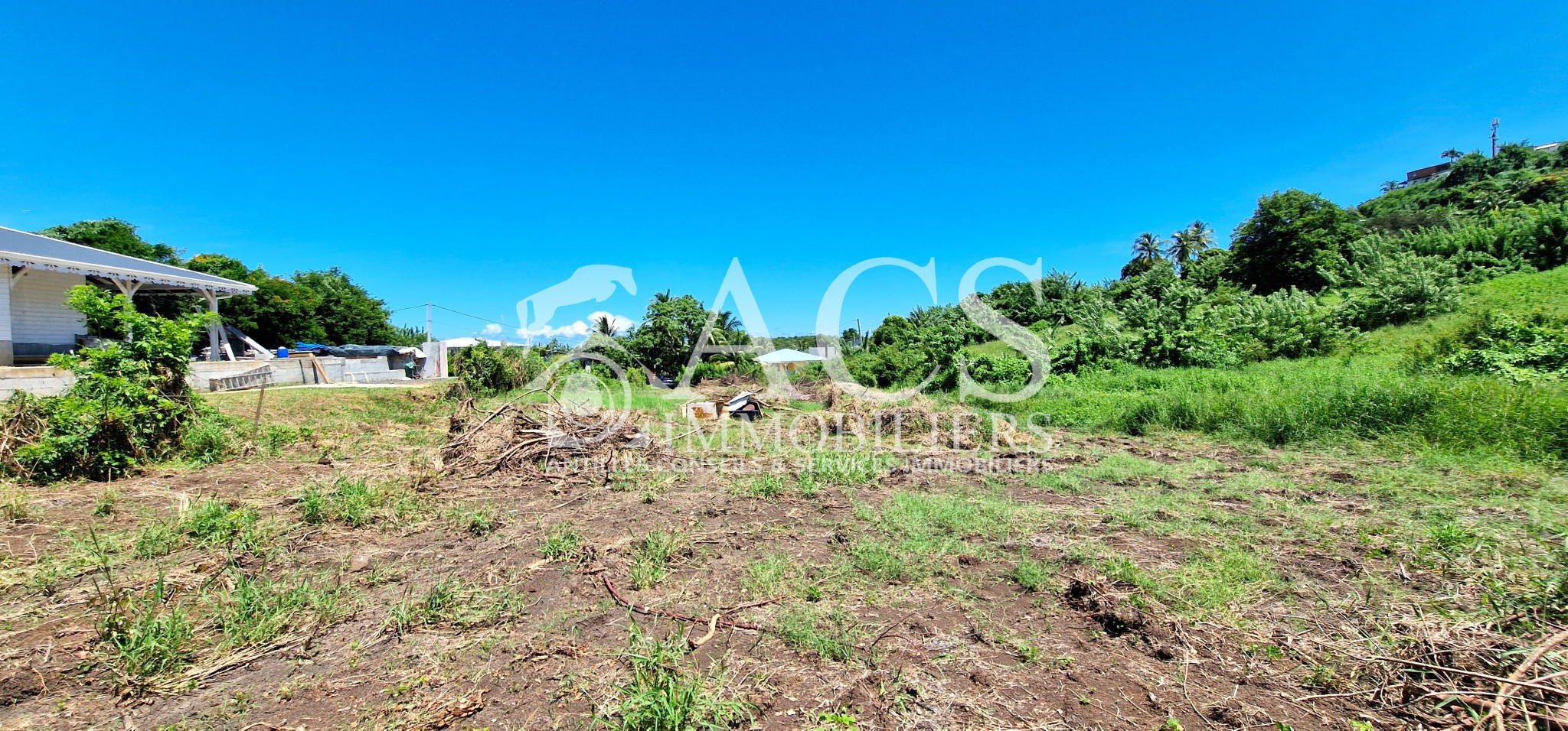 Bien immobilier à vendre à Le vauclin, 1 099 m² – photo 2 sur 3