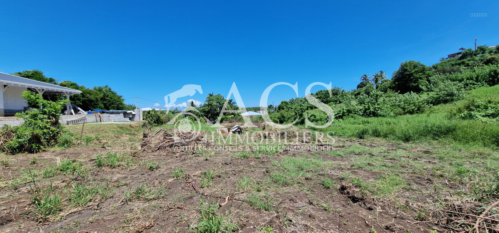 Bien immobilier à vendre à Le vauclin, 1 100 m² – photo 3 sur 3