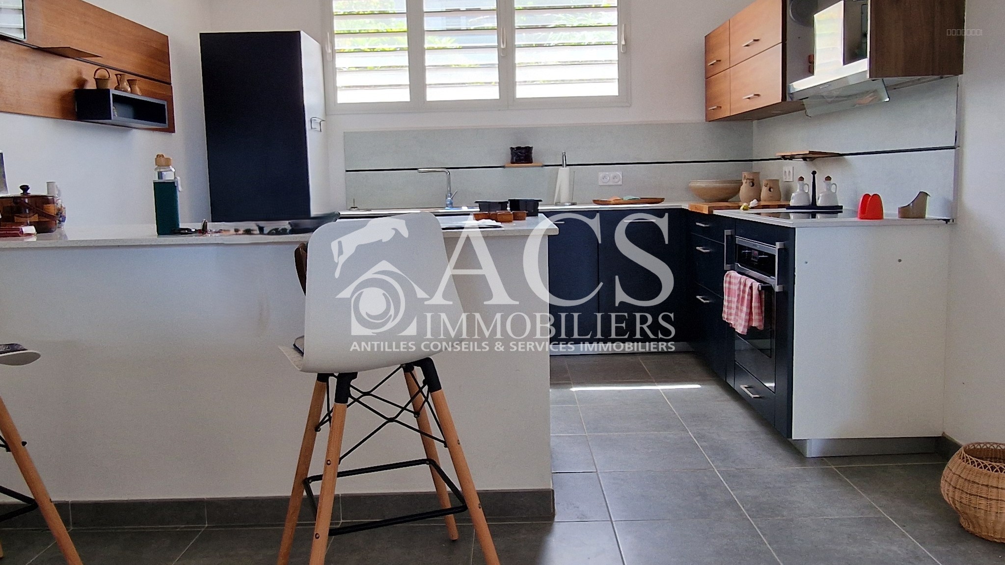 Maison à vendre à Fort de france, 803 m², 11 pièces – photo 3 sur 7