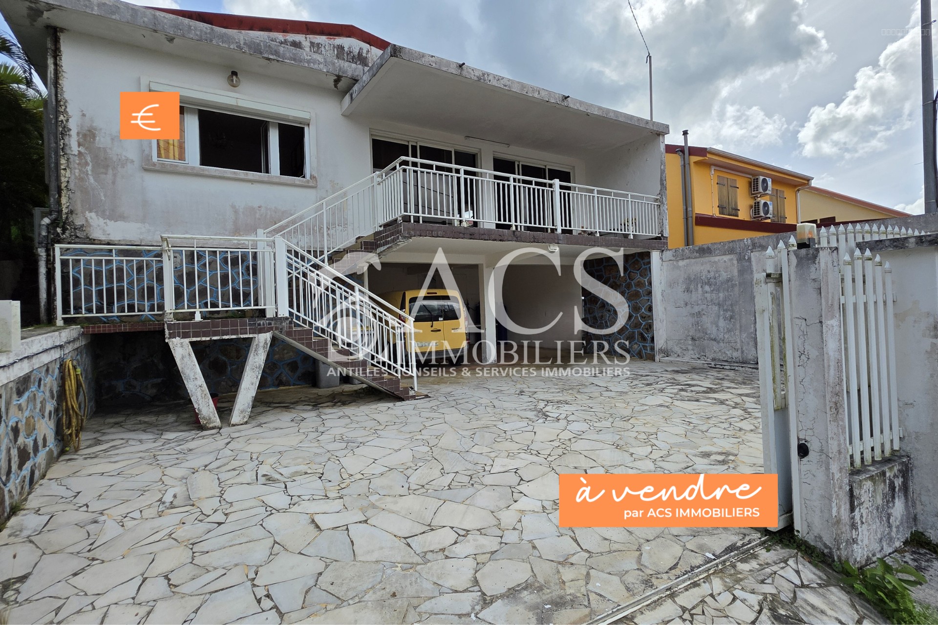 Maison à vendre à Fort de france, 1 381 m², 5 pièces – photo 1 sur 4