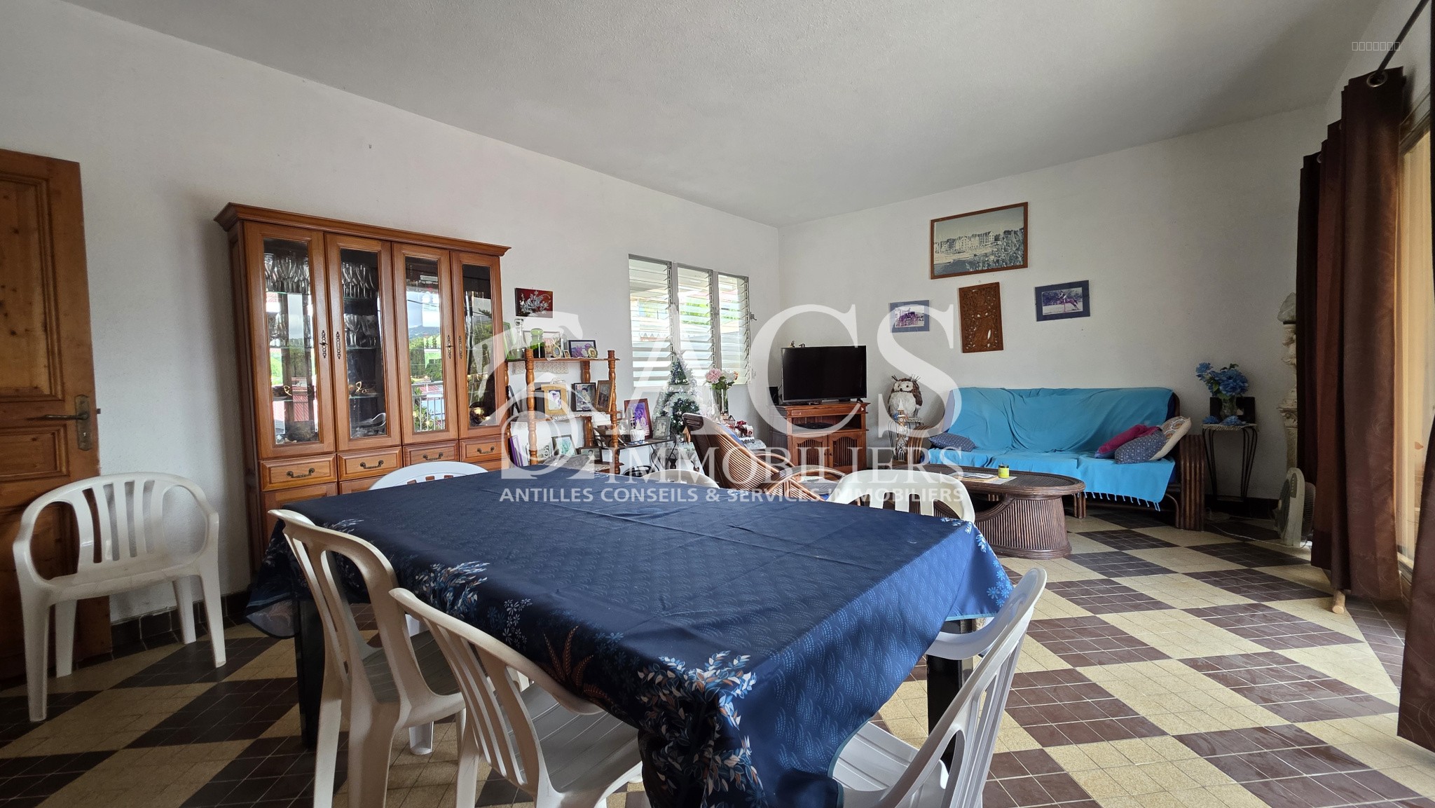 Maison à vendre à Fort de france, 1 381 m², 5 pièces – photo 3 sur 4