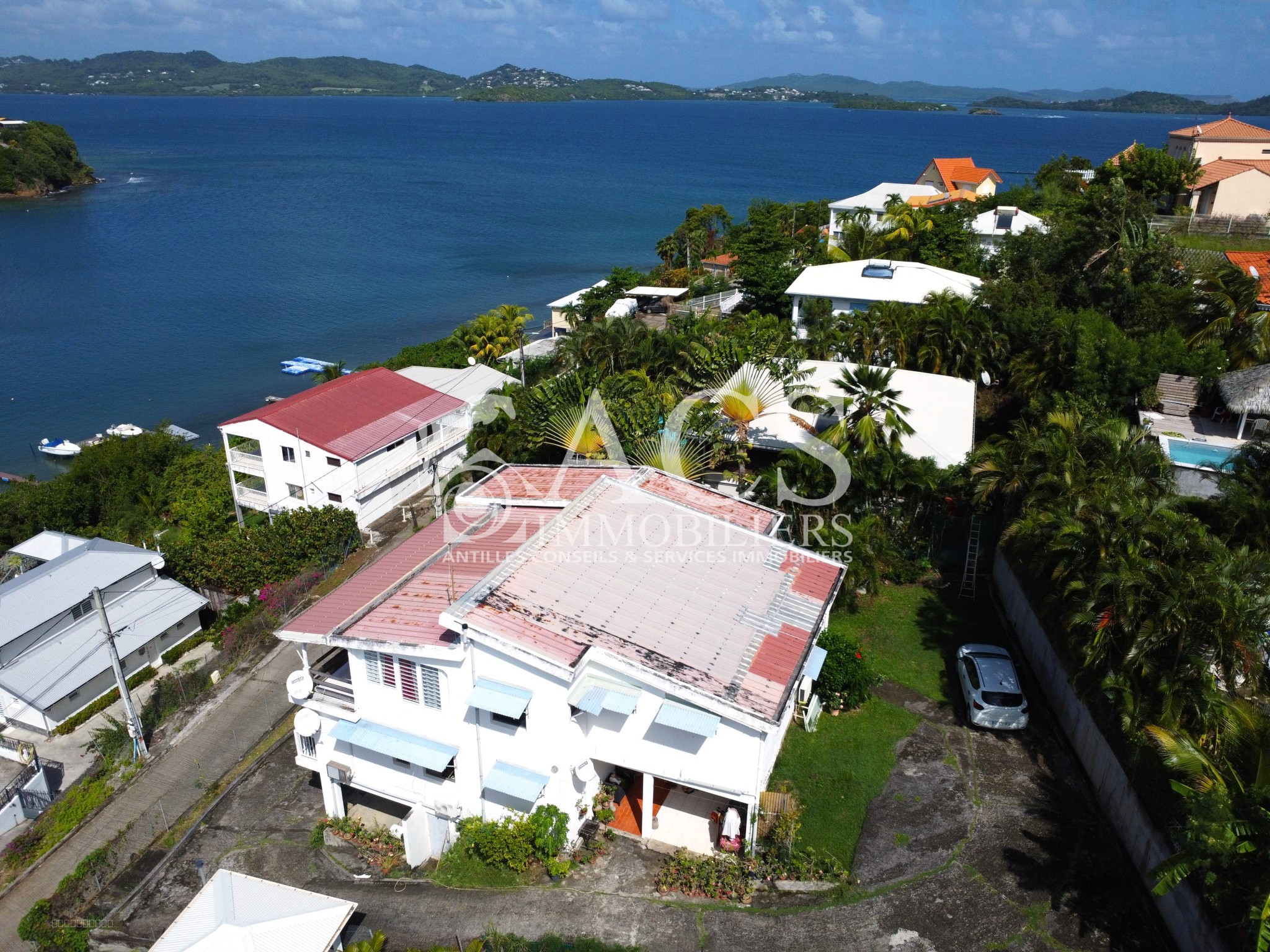 À vendre : Maison sur trois niveaux avec vue mer, divisée en trois appartements au ROBERT — photo 4