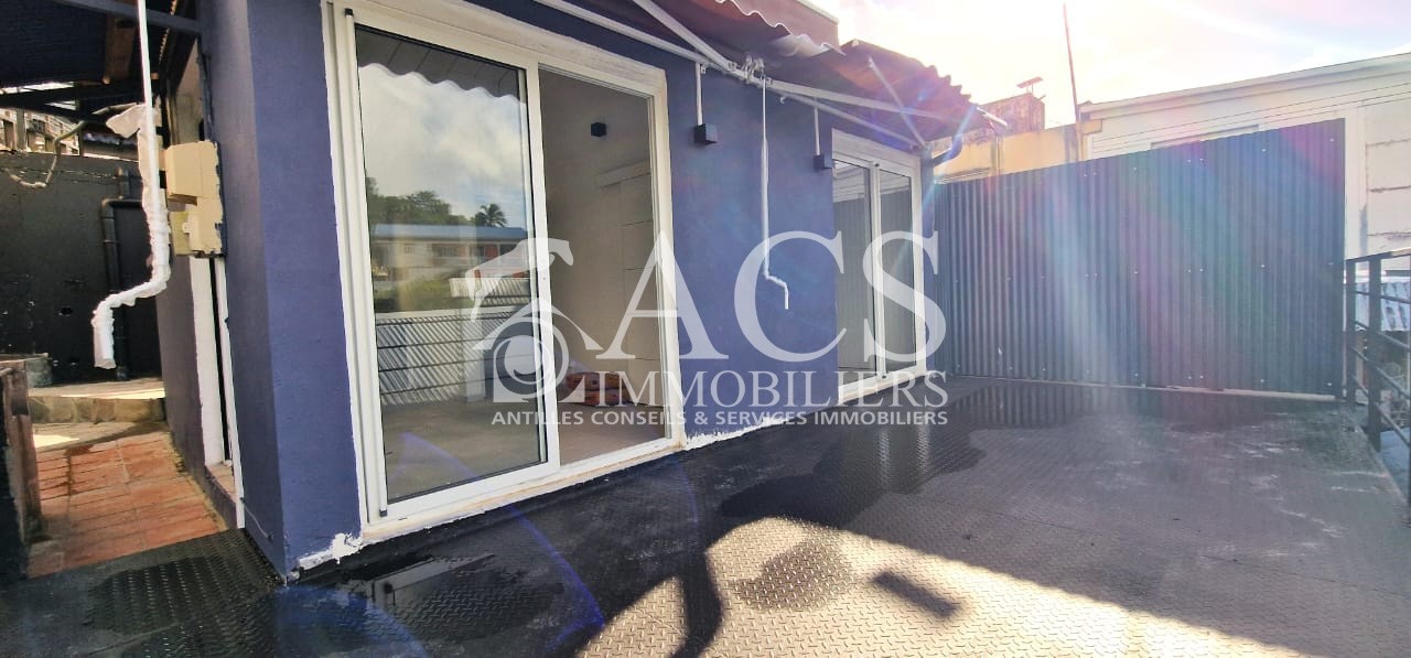 Maison à vendre à Schoelcher, 164 m², 8 pièces – photo 2 sur 6