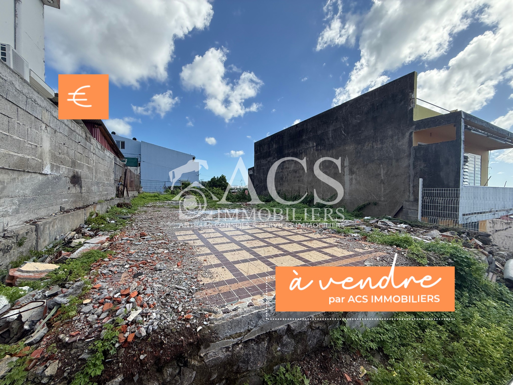 Terrain à vendre à Fort de france, 330 m² – photo 1 sur 4