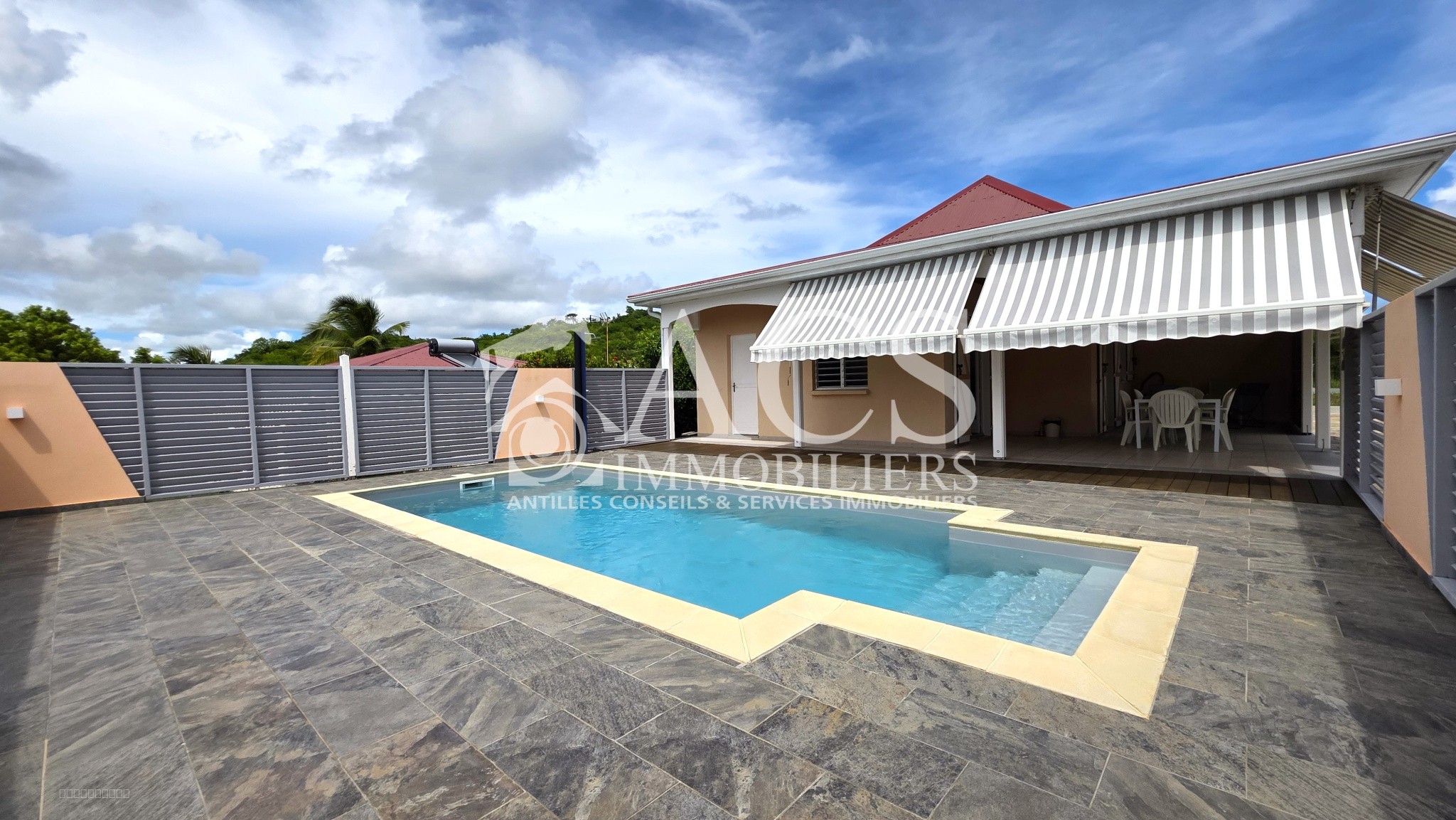 Villa à vendre à Ste anne, 1 051 m², 4 pièces – photo 2 sur 6