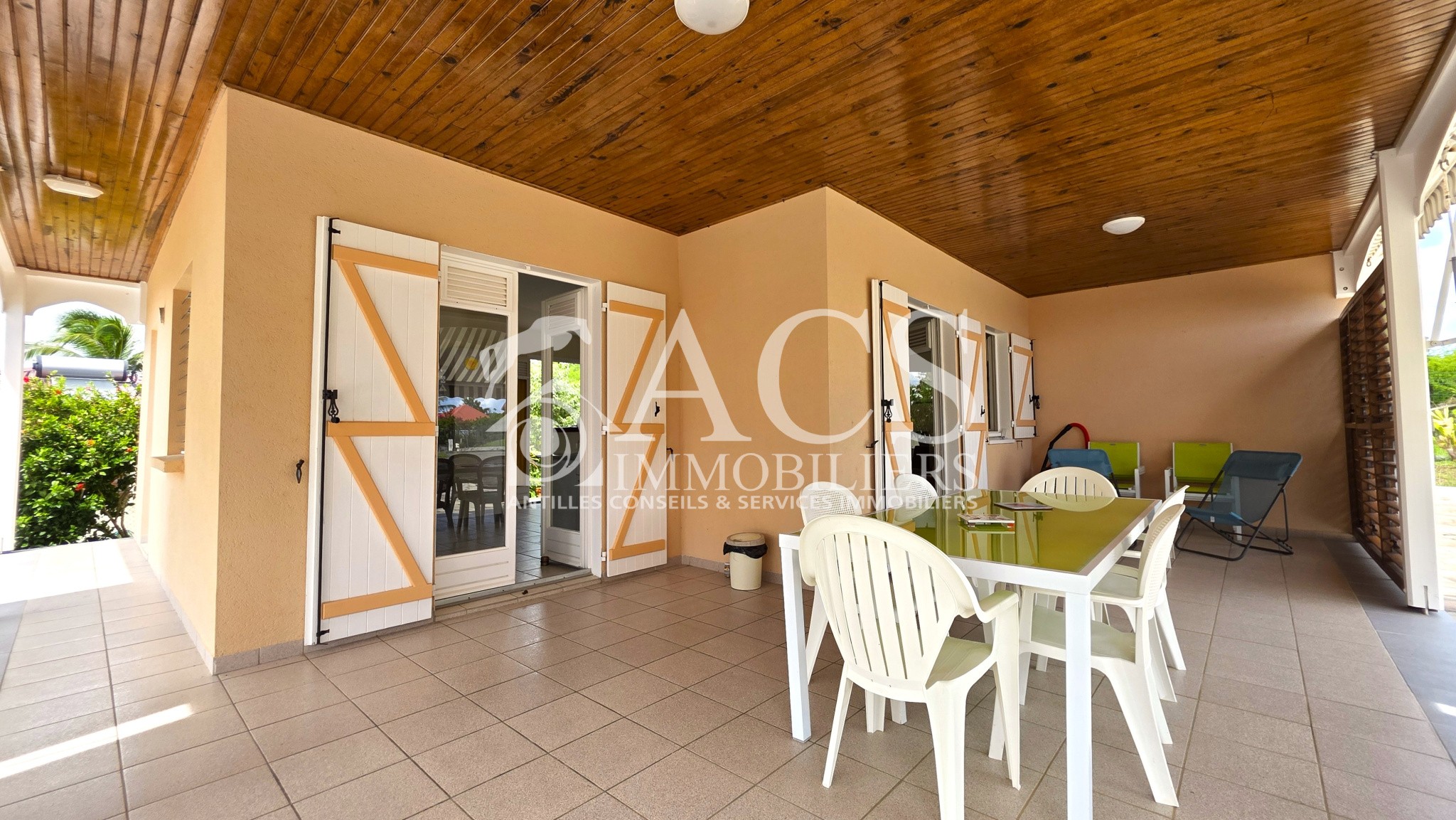 Villa à vendre à Ste anne, 1 051 m², 4 pièces – photo 3 sur 6