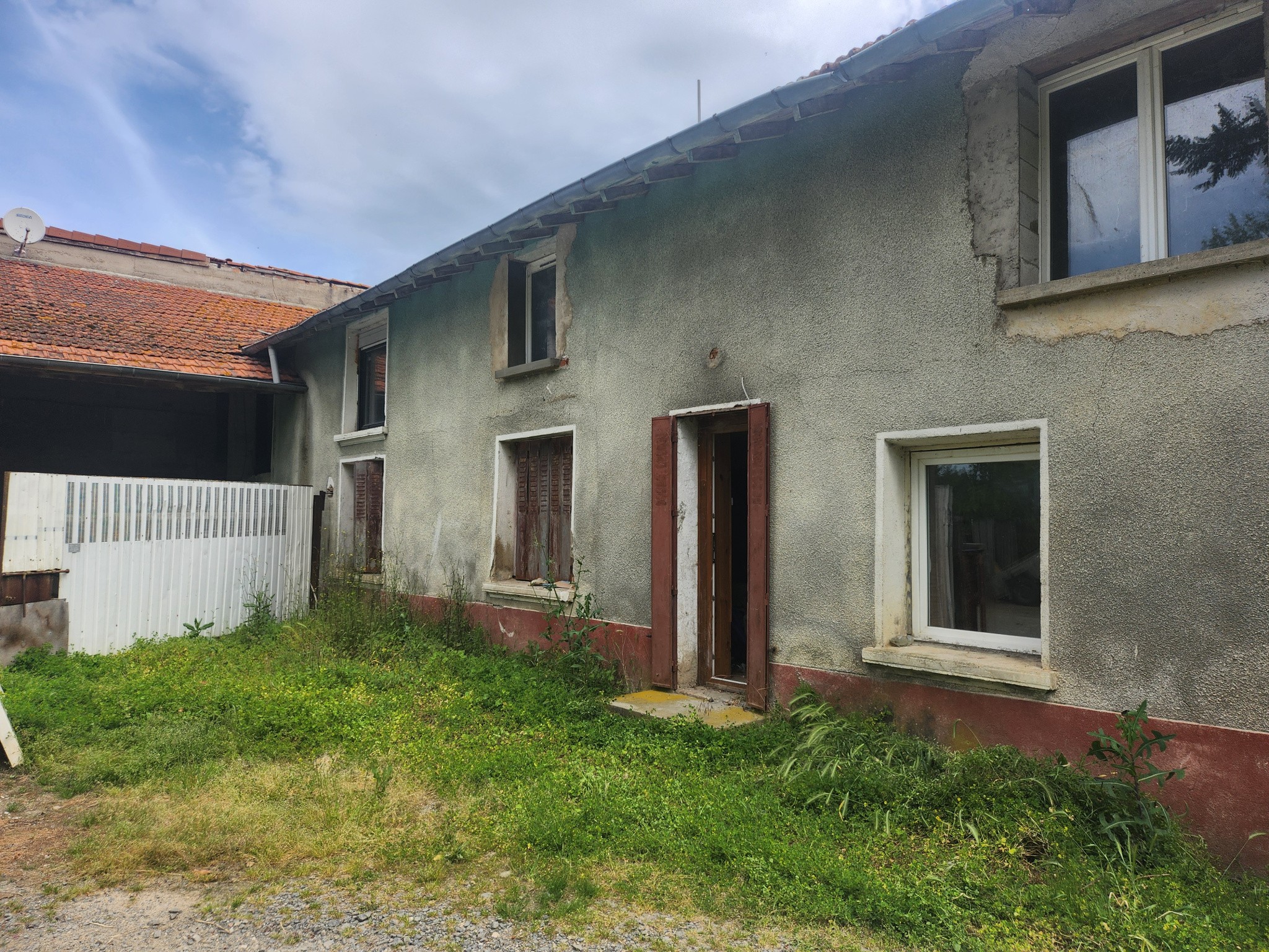 Maison à vendre à Balbigny, 150 m², 10 pièces – photo 1 sur 3