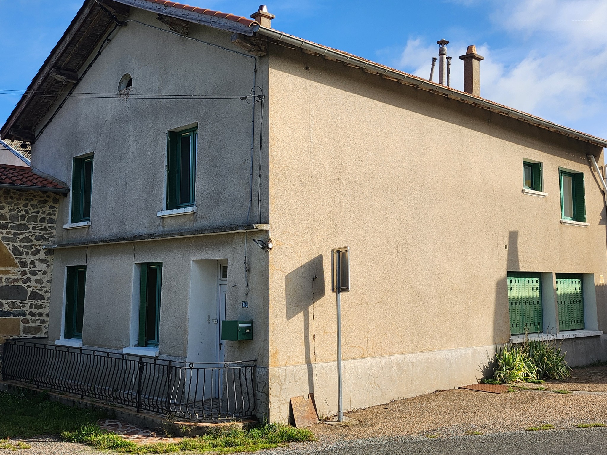 Maison à vendre à Balbigny, 150 m², 9 pièces – photo 1 sur 6