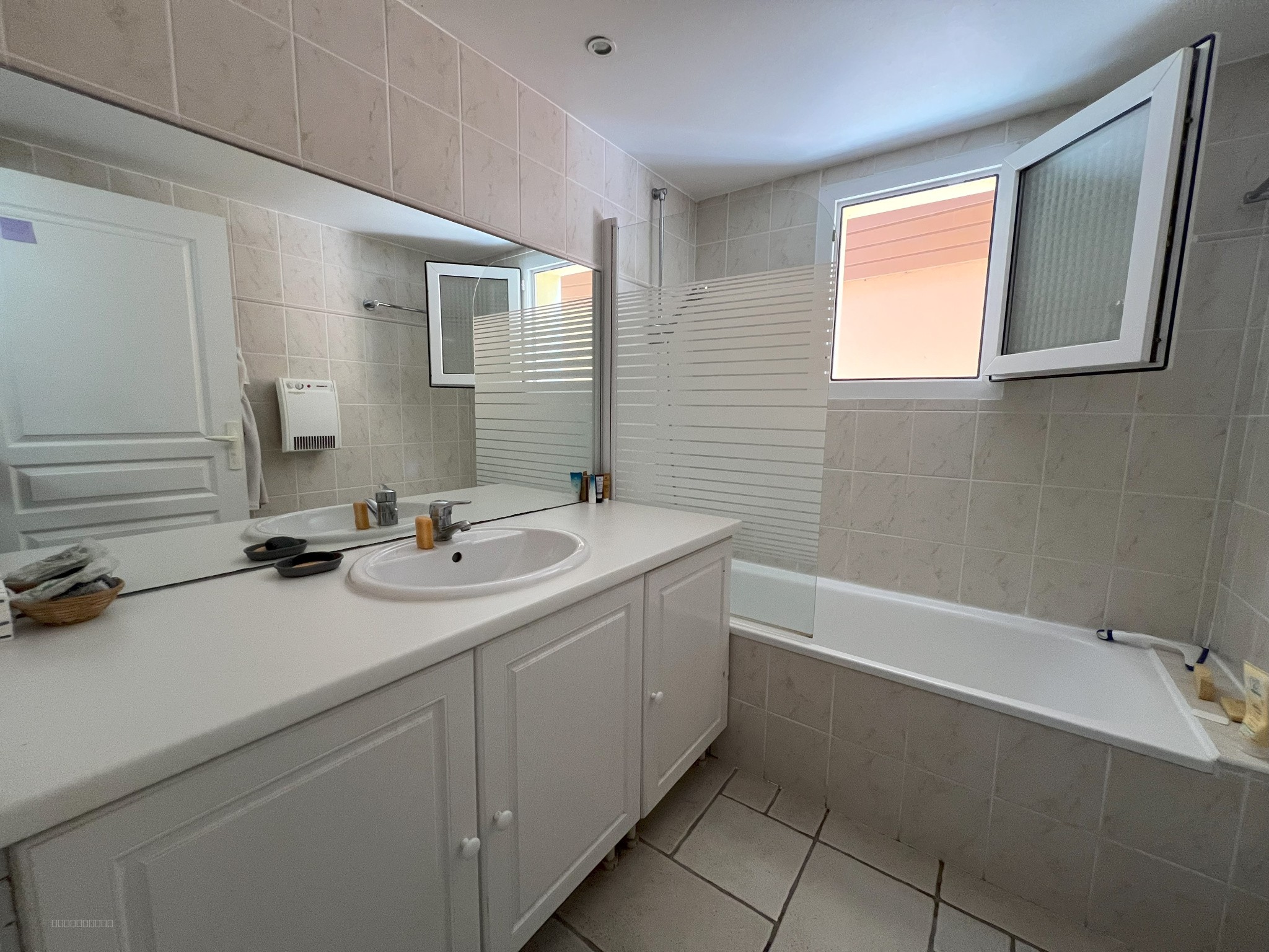 Appartement T2 entre bourg et plages. — photo 8