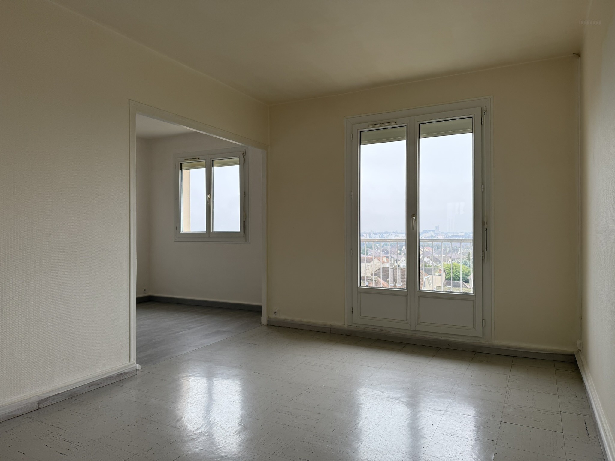 Appartement à vendre à La chapelle st luc, 60,69 m², 4 pièces – photo 1 sur 8
