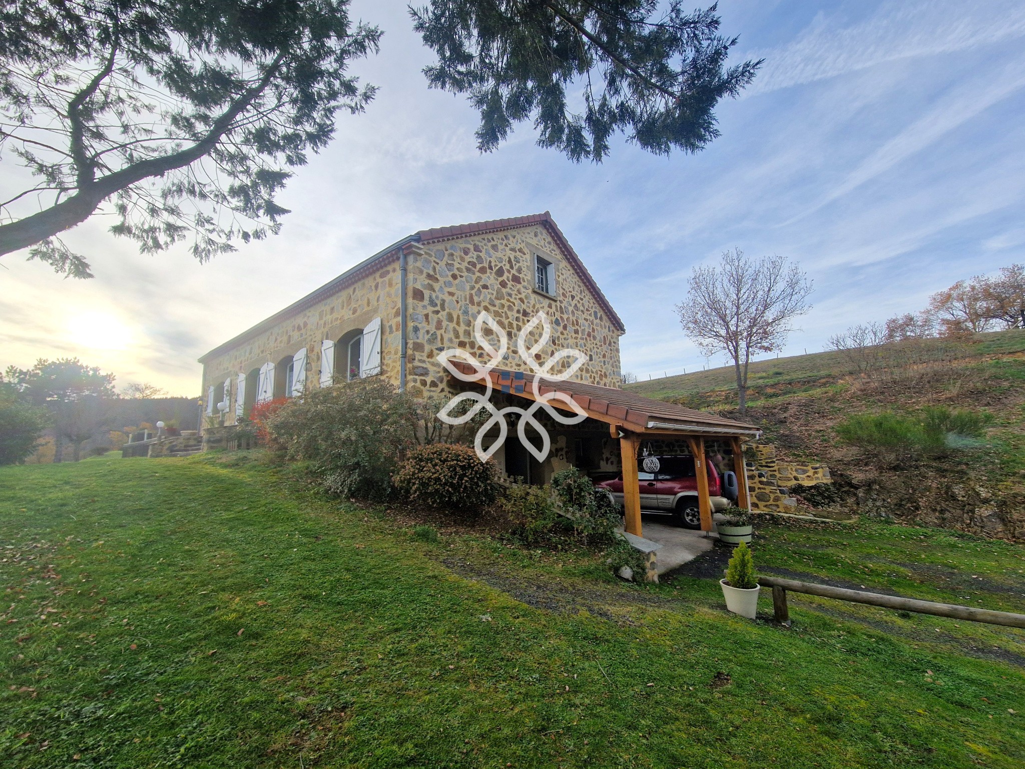 Bien immobilier à vendre à Blesle, 673 m², 7 pièces – photo 2 sur 20