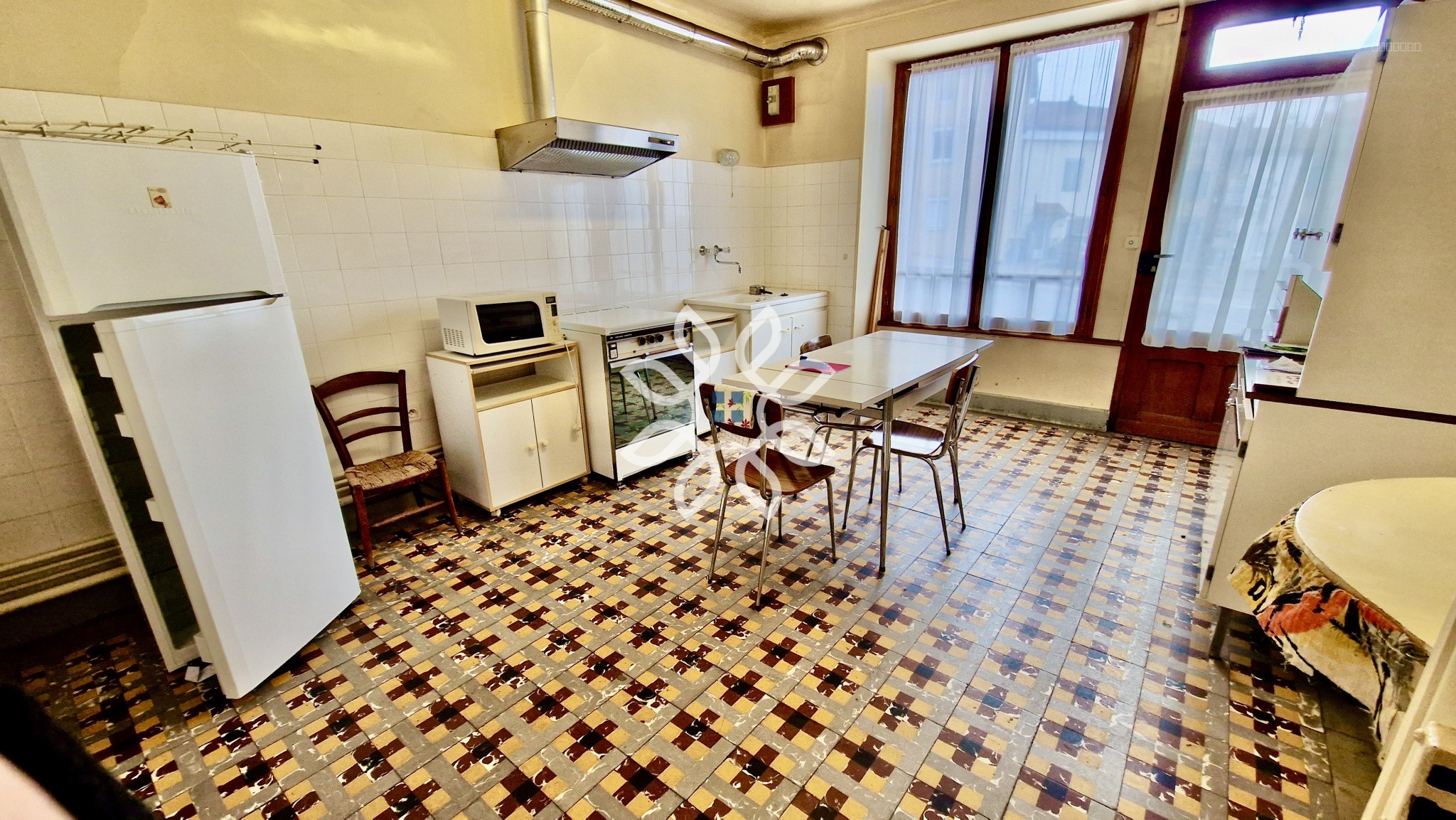 Maison avec garage et jardin — photo 3