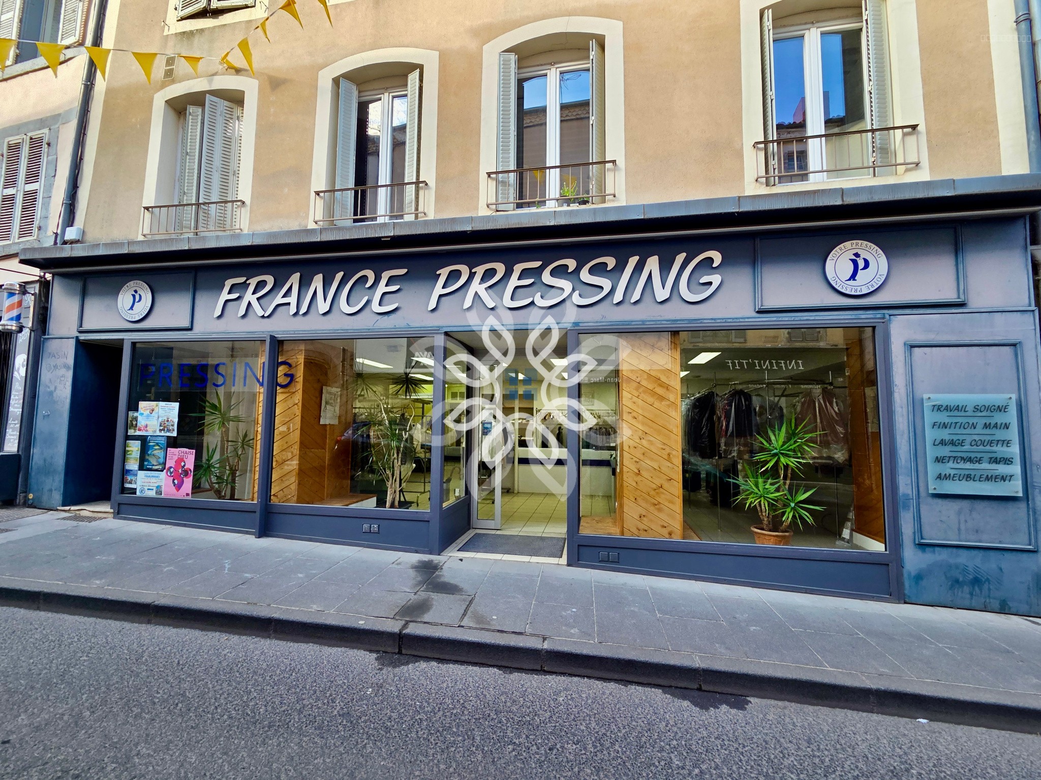 Fonds de commerce à vendre à Brioude, 99 m² – photo 1 sur 10