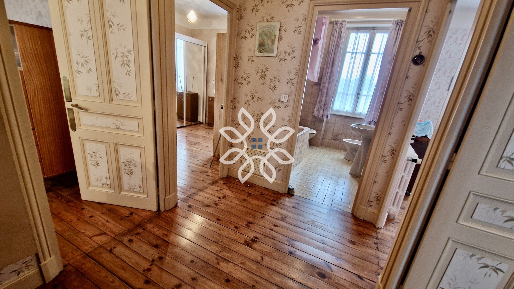 Maison avec garage et jardin — photo 10