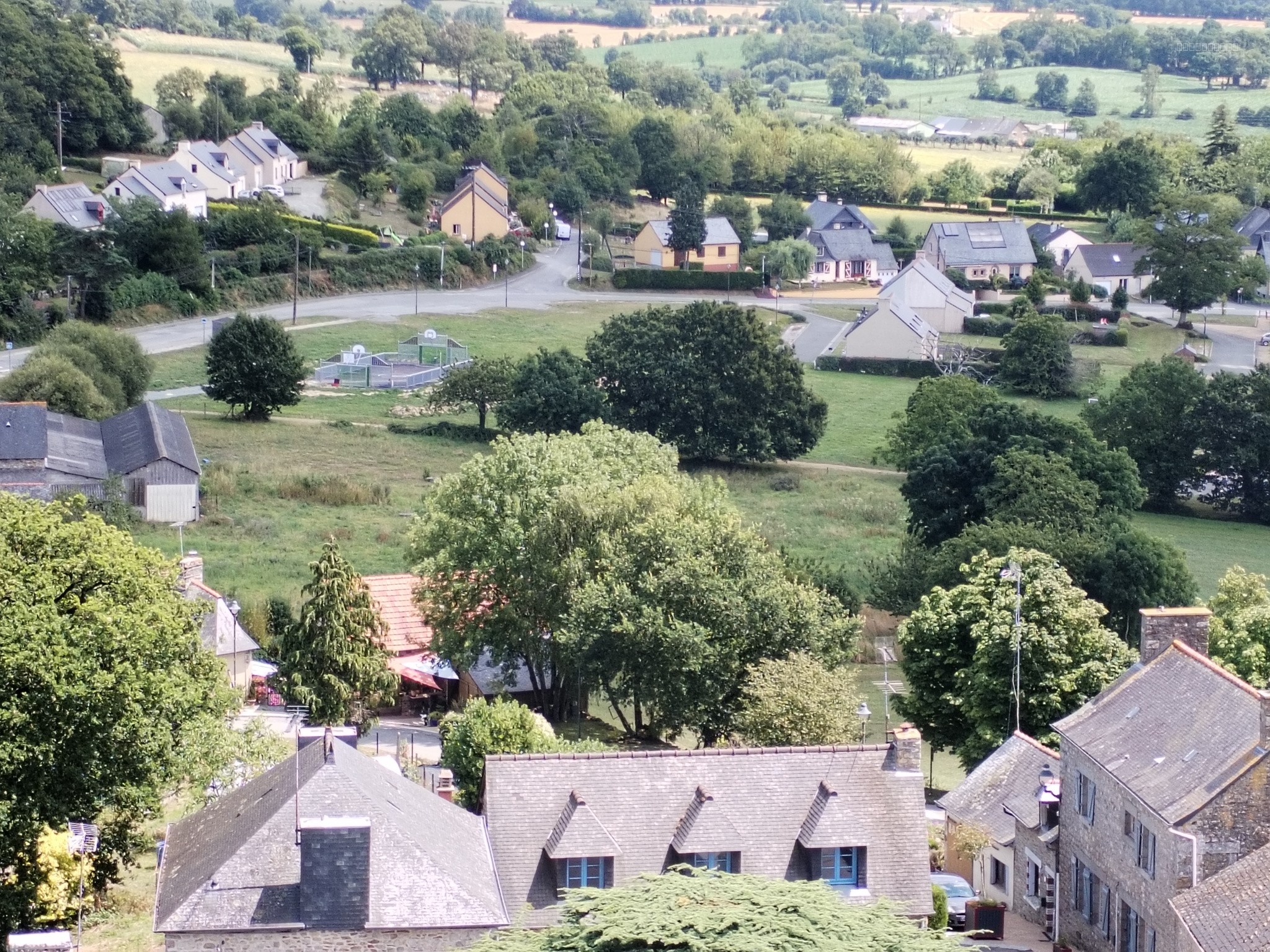 Bien immobilier à vendre à Montautour, 461 m² – photo 1 sur 13