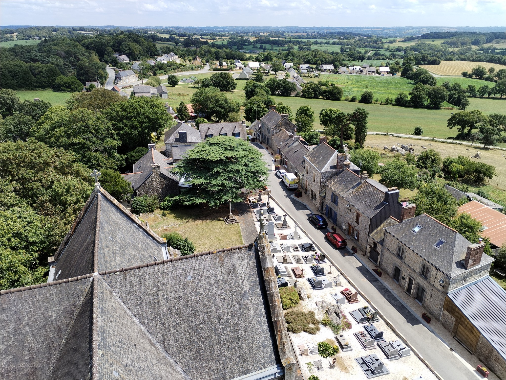 Bien immobilier à vendre à Montautour, 461 m² – photo 2 sur 13