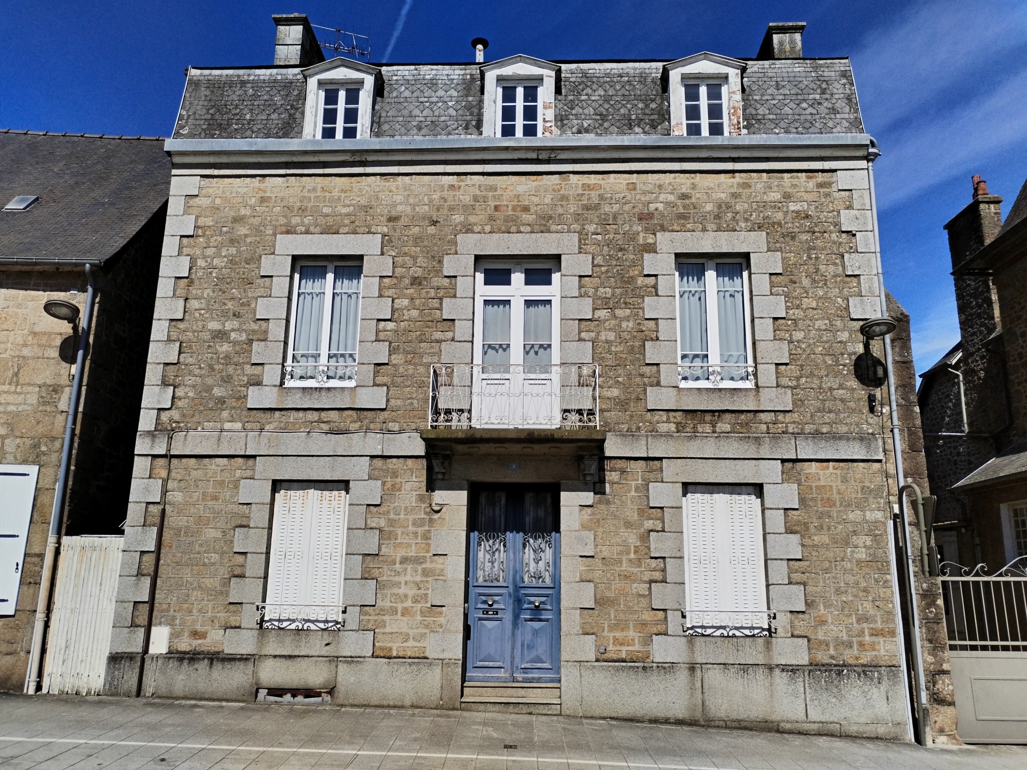 Maison à vendre à Louvigne du desert, 73 m², 10 pièces – photo 1 sur 20