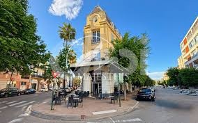 T2 Quartier très commerçant - PROCHE GARE SNCF HYERES - 57 m2 - PARKING PRIVATIF ET BALCON — photo 9
