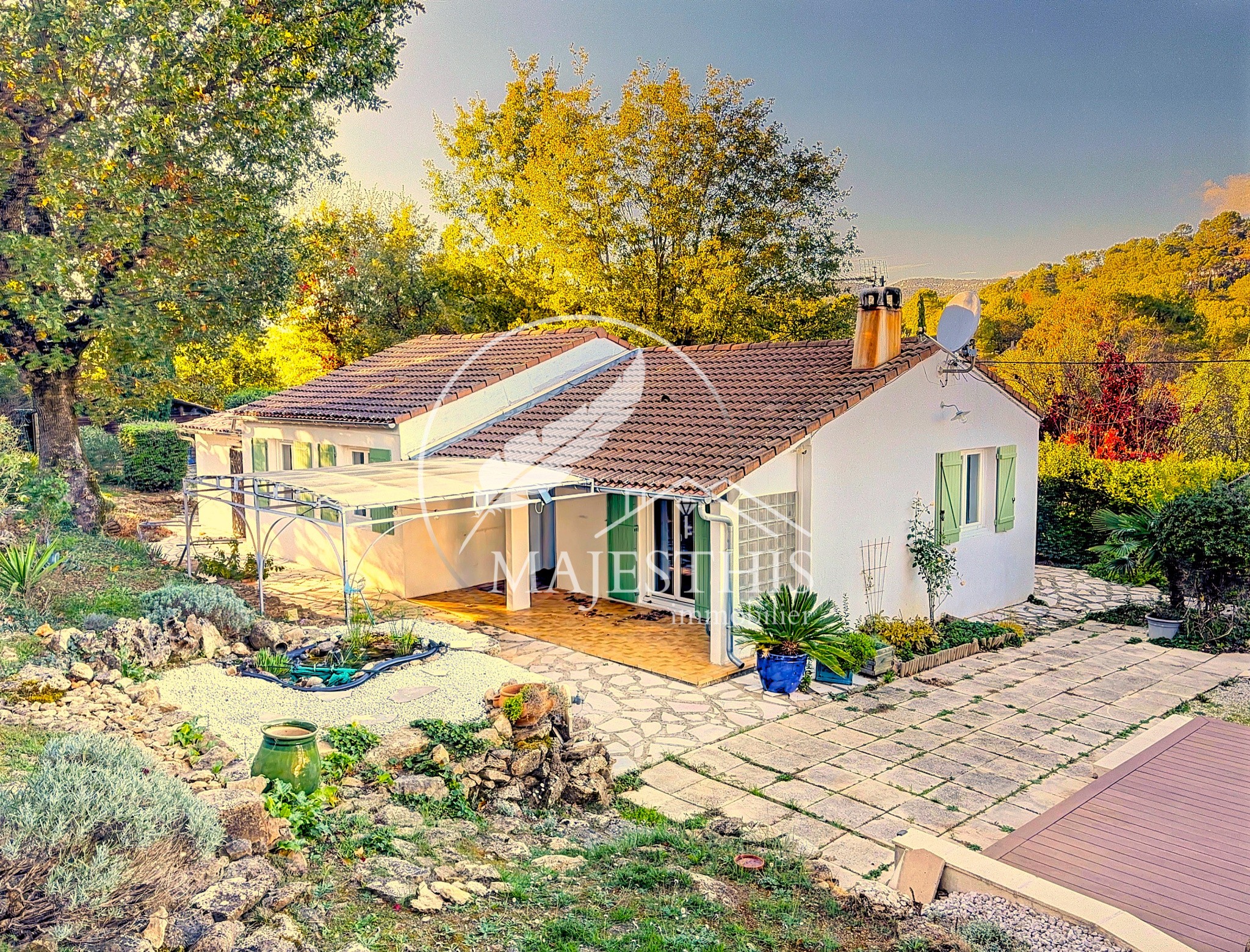 Maison à vendre à Gareoult, 950 m², 5 pièces – photo 2 sur 16