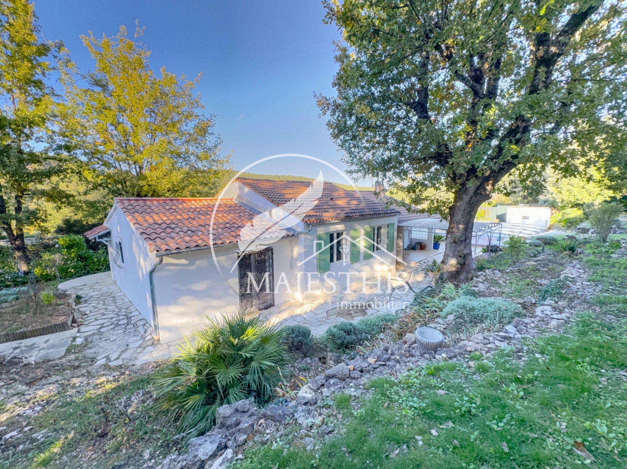 Maison à vendre à Gareoult, 950 m², 5 pièces – photo 3 sur 16