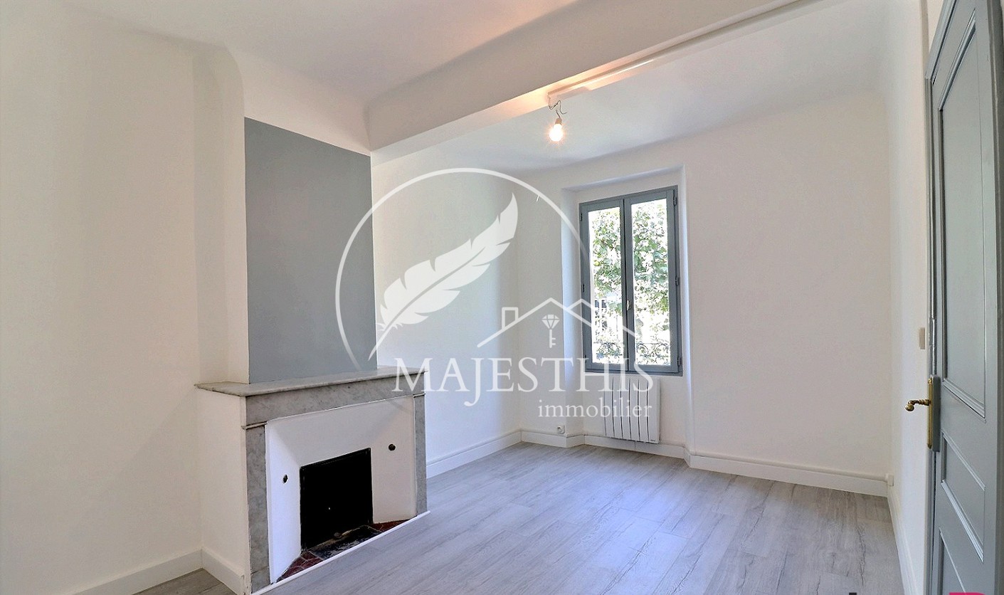 Immeuble à vendre à Hyeres, 200 m² – photo 2 sur 6