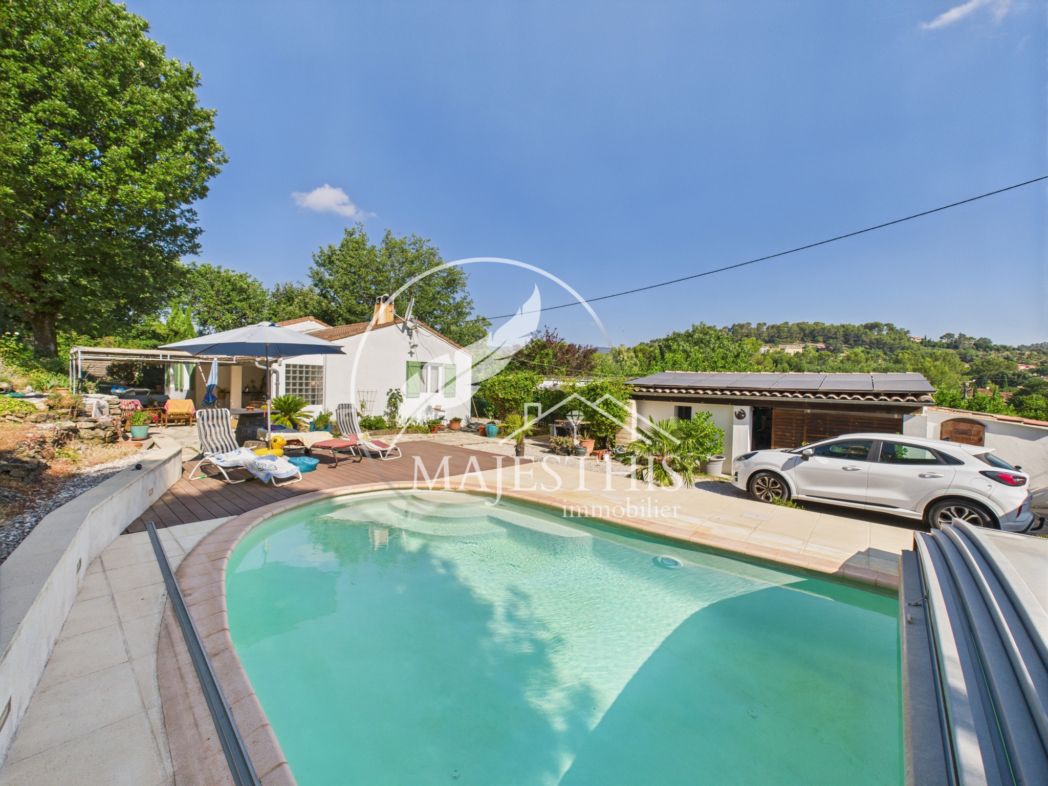 Maison à vendre à Gareoult, 950 m², 5 pièces – photo 1 sur 16