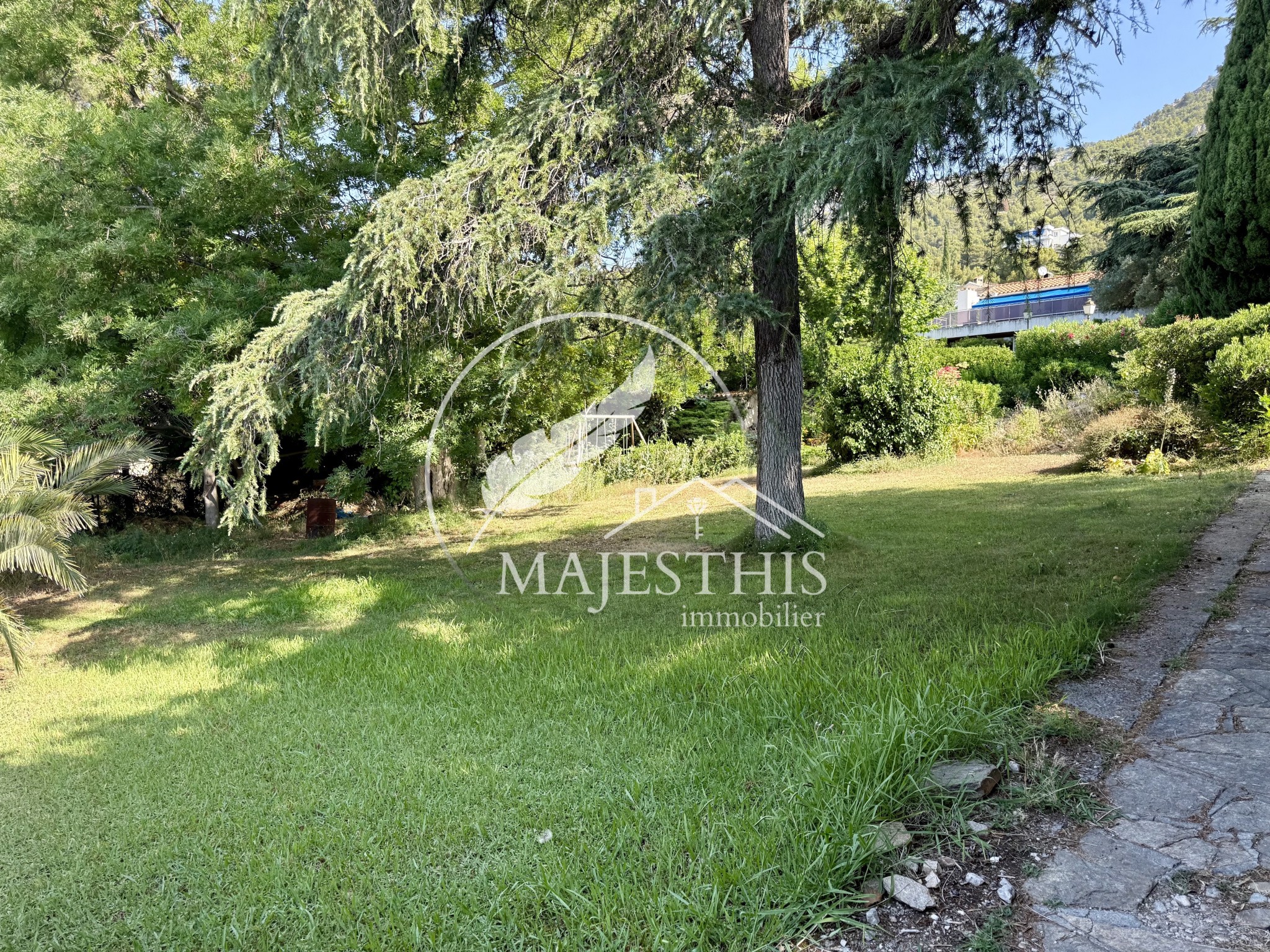 Bien immobilier à vendre à Toulon, 653 m² – photo 1 sur 4
