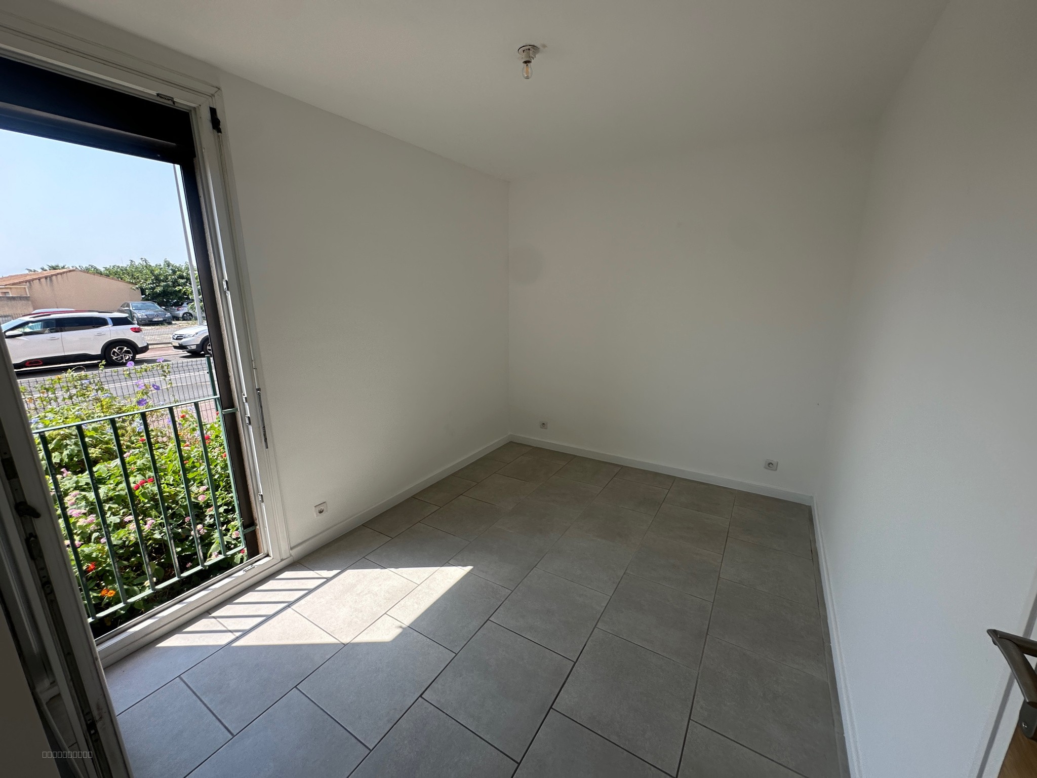 APPARTEMENT T2 - PARKING - SAINT-CYPRIEN (SECTEUR PORT) — photo 6