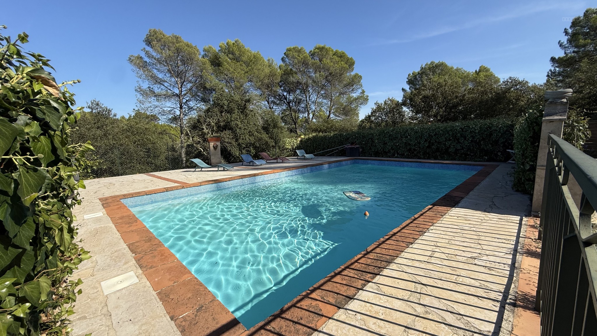 Bien immobilier à vendre à Cotignac, 16,71 m², 9 pièces – photo 1 sur 20