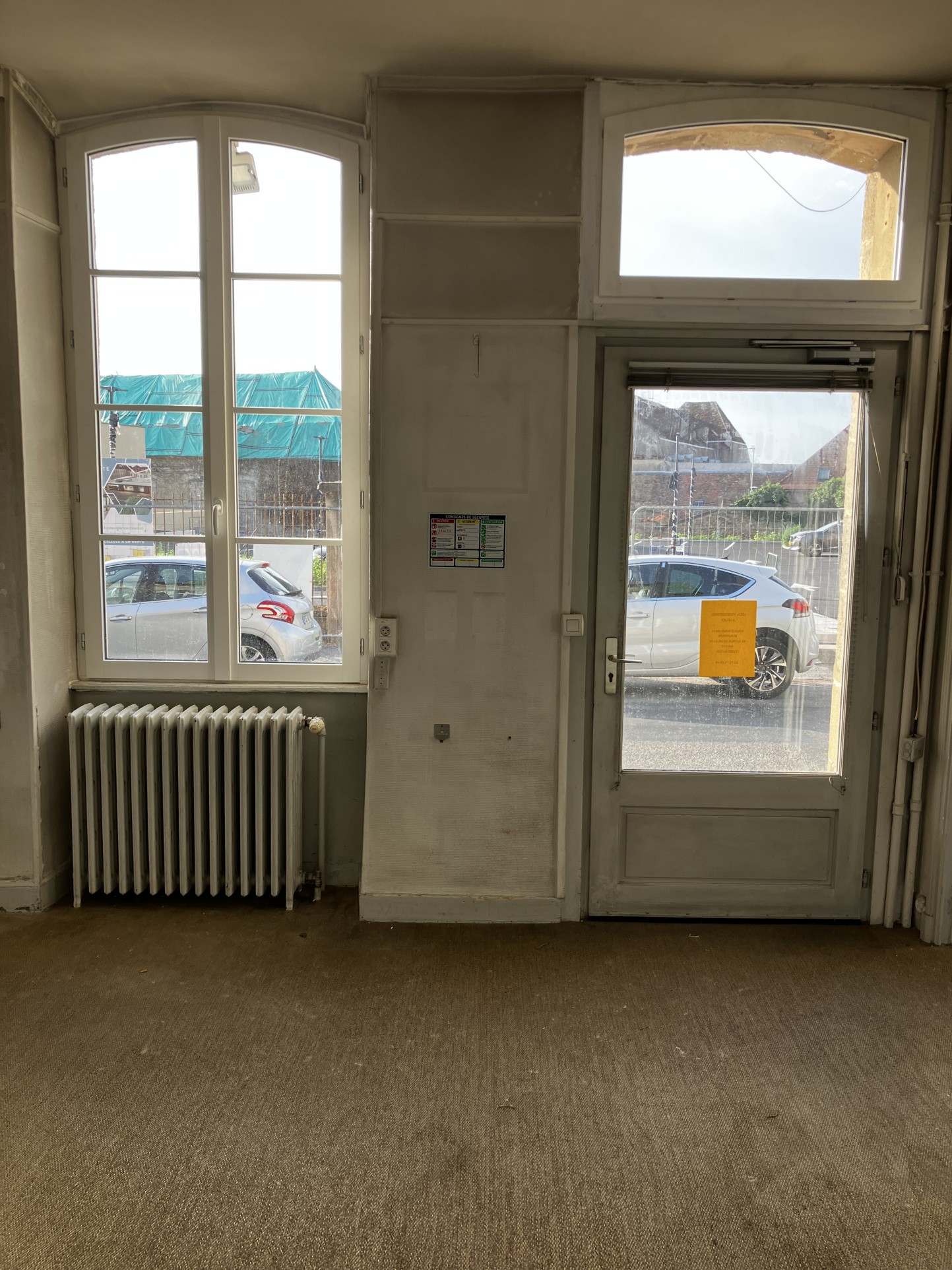 Local commercial à louer à Autun, 80 m² – photo 1 sur 10