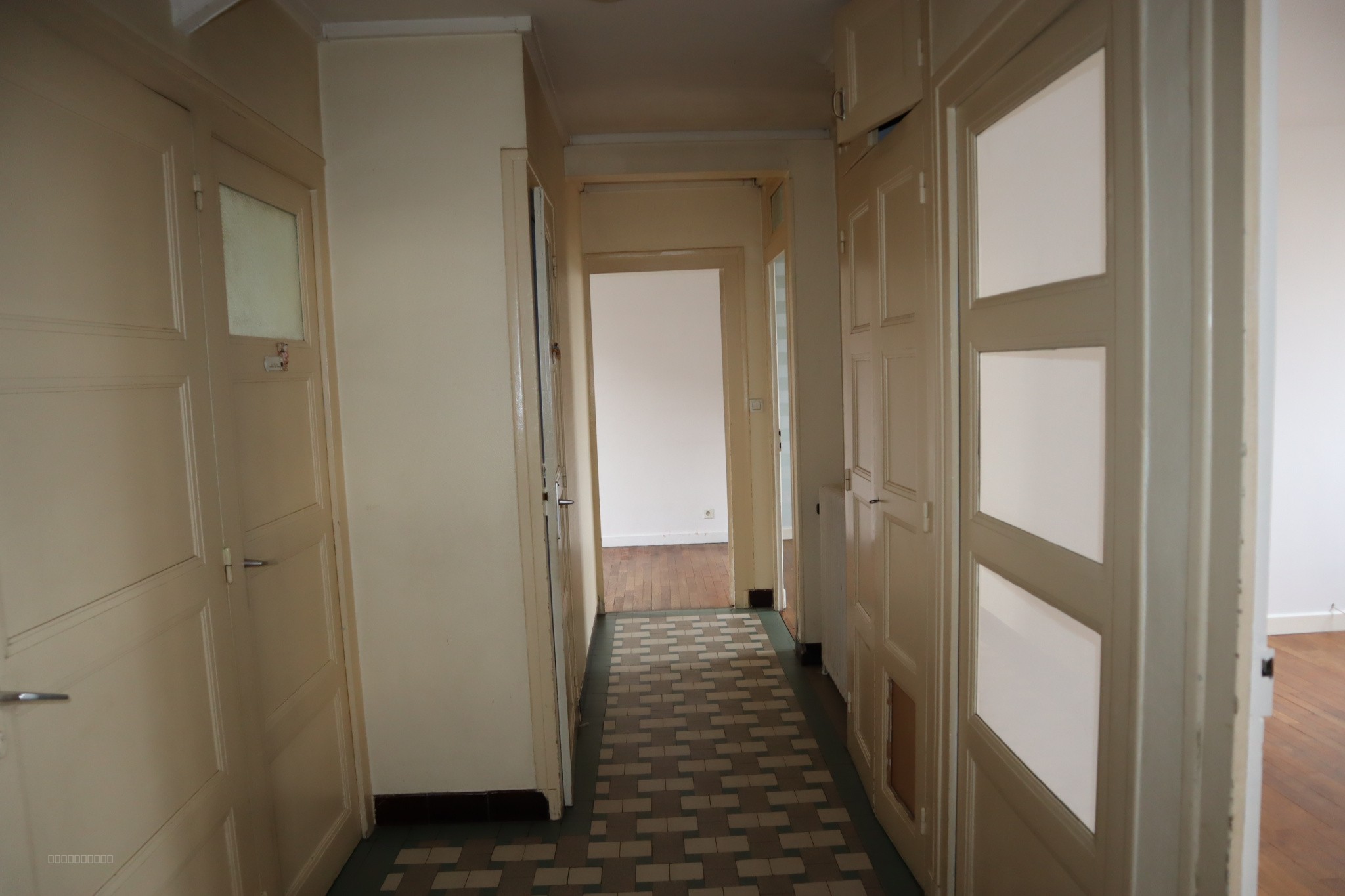 Maison sur sous-sol avec 5 chambres et 4 garages — photo 10