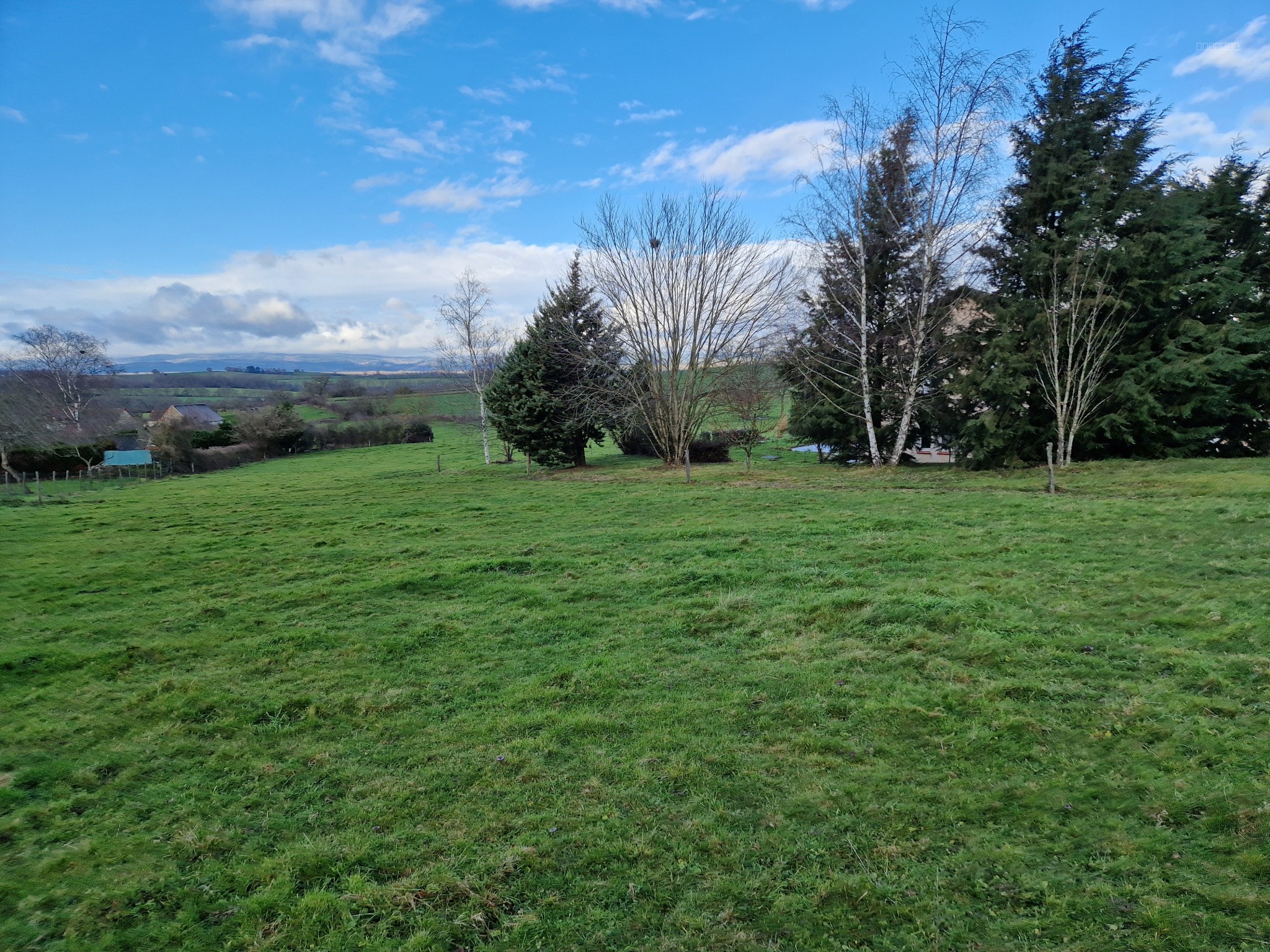 Terrain constructible à vendre à Curgy, 1 500 m² – photo 1 sur 4