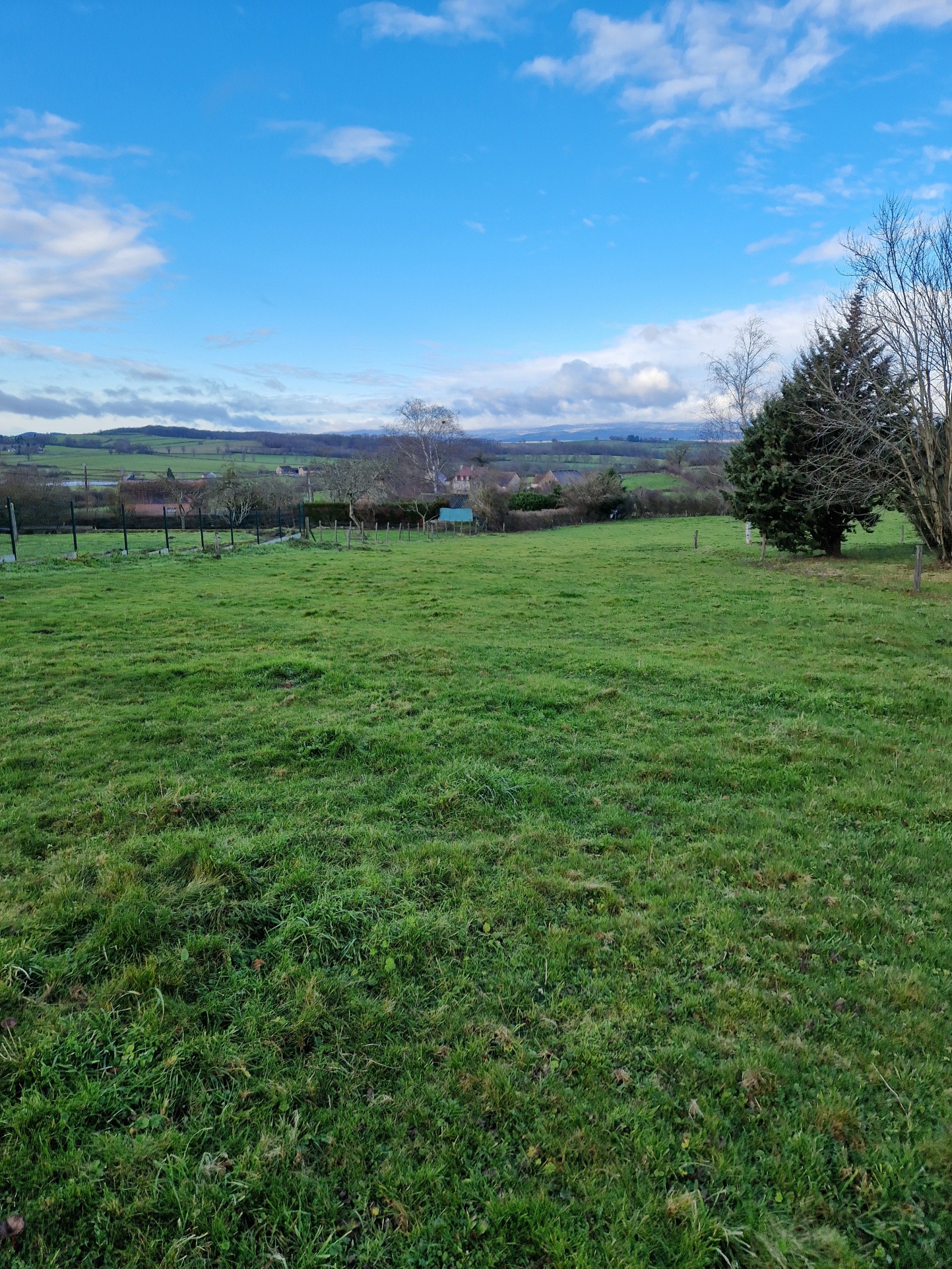 Terrain constructible à vendre à Curgy, 1 500 m² – photo 2 sur 4