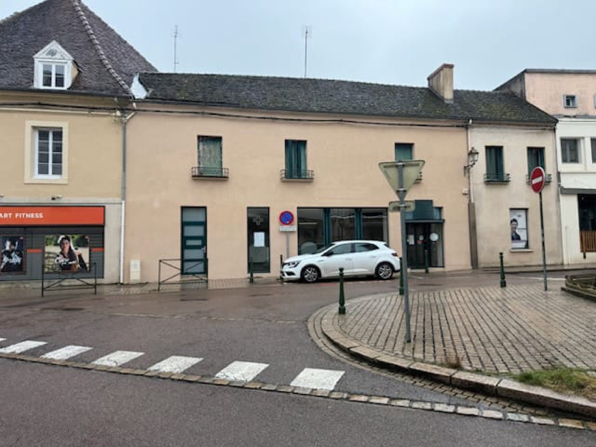 Local commercial à louer à Autun, 280 m² – photo 1 sur 1